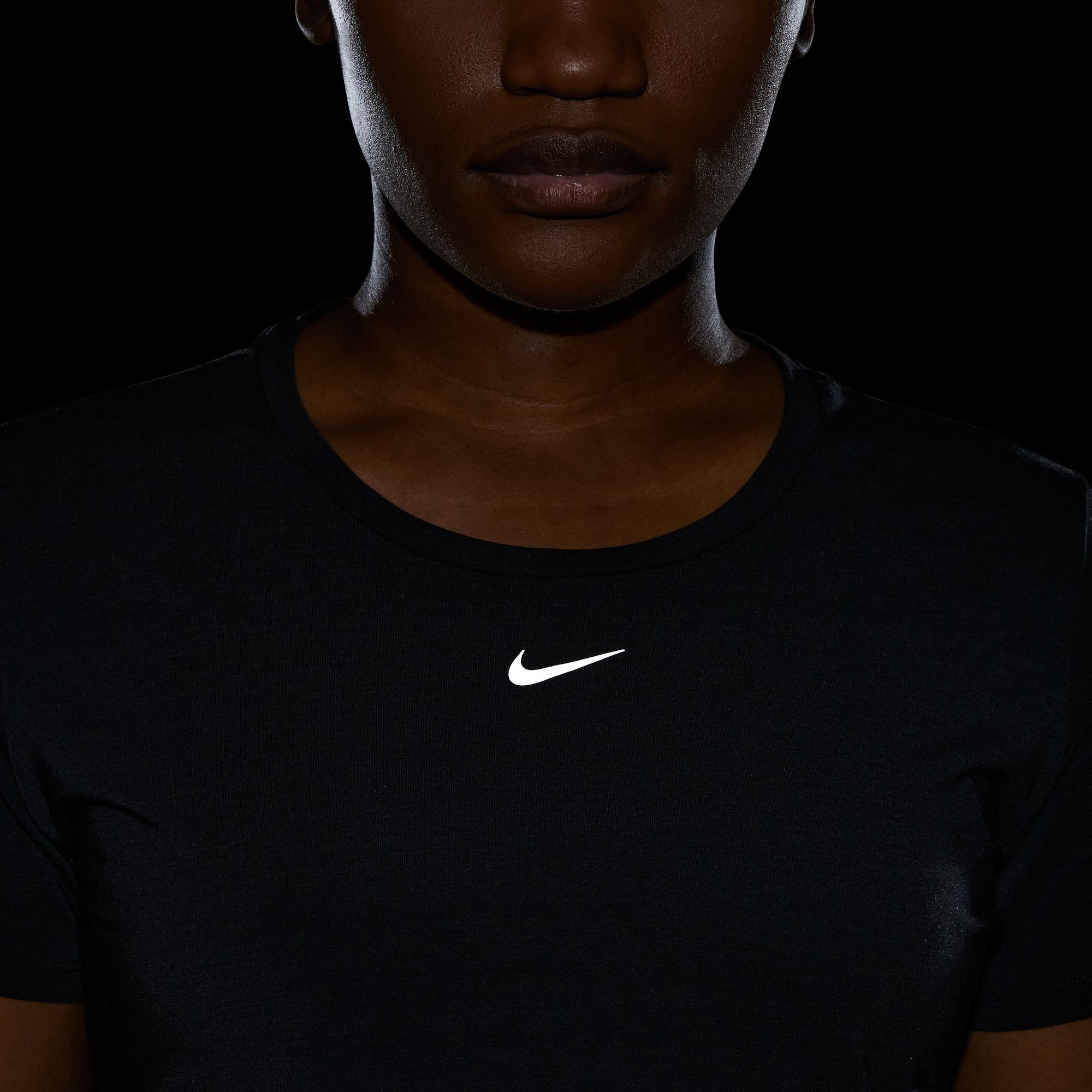 ONE schwarz Nike Trainingsshirt FIT WOMEN'S UV TOP SHORT-SLEEVE LUXE DRI-FIT STANDARD