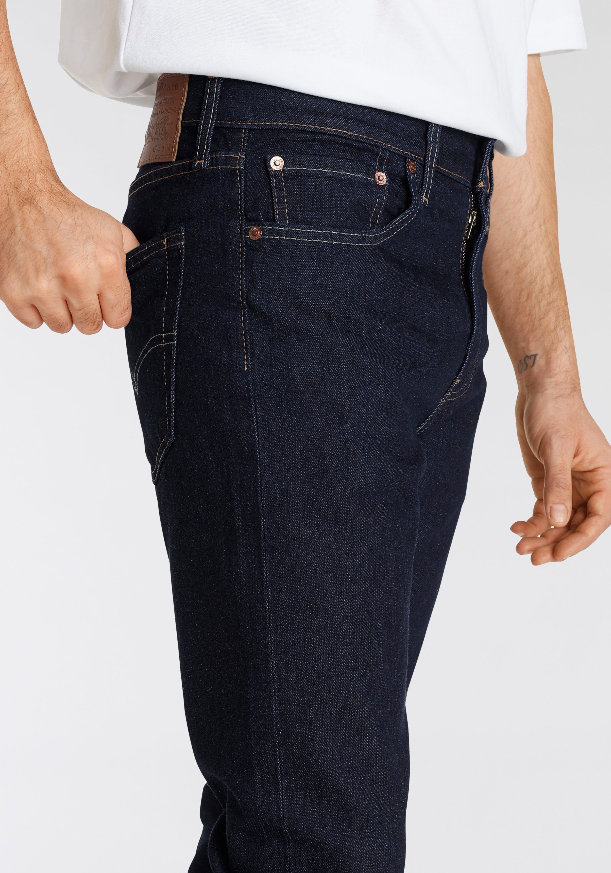 Levi's® Tapered-fit-Jeans Markenlabel indigo Taper 512 mit Slim Fit dark