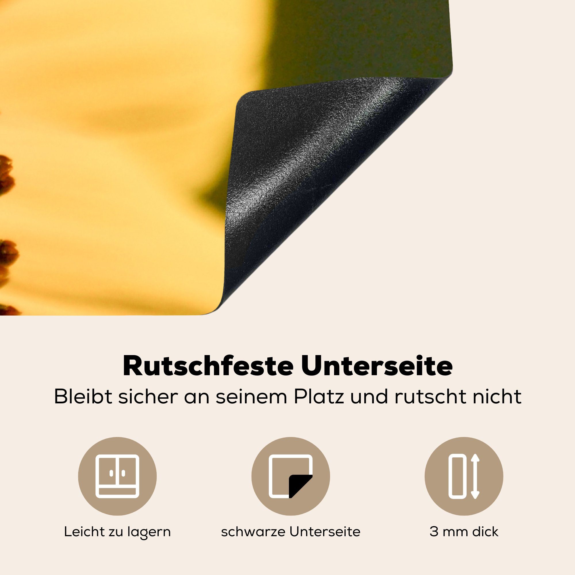 78x78 Arbeitsplatte cm, Herdblende-/Abdeckplatte mit MuchoWow Biene, Ceranfeldabdeckung, Sonnenblume (1 einer küche Vinyl, tlg), fliegenden für Eine