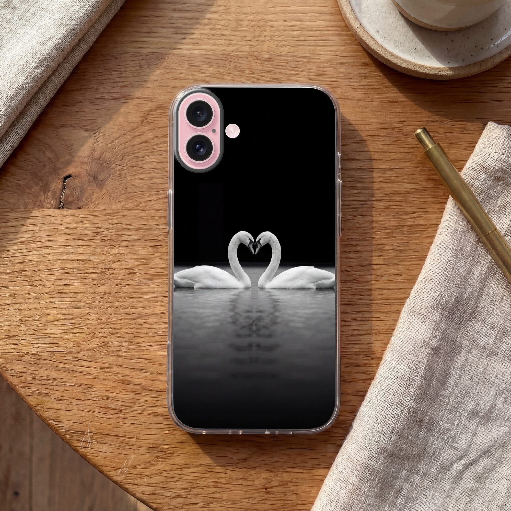 MuchoWow Handyhülle für Apple iPhone 16 Schwäne - Herz - Schwarz - Weiß, Smartphone-Bumper, Print, Handy Schutzhülle Dünn