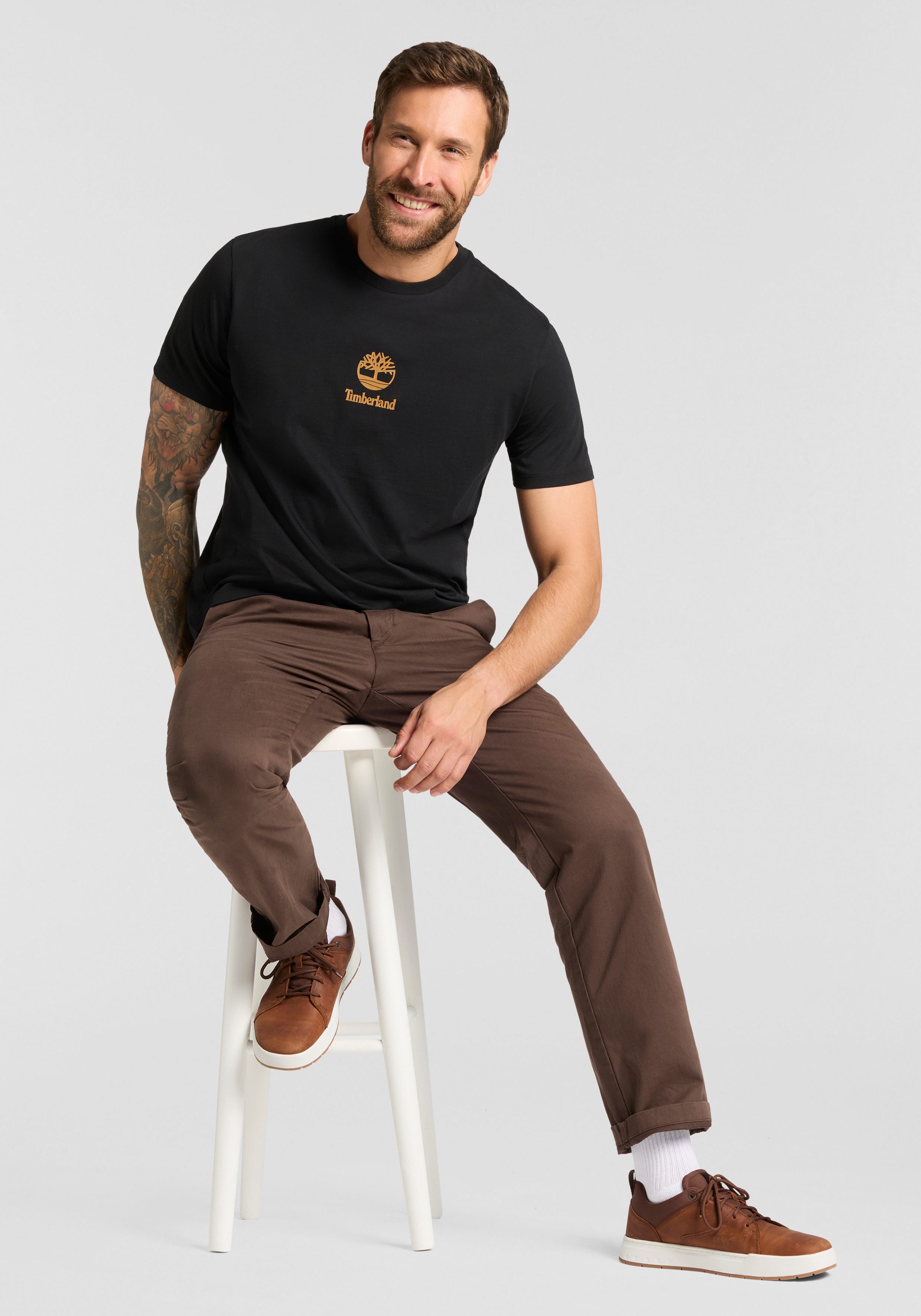 Timberland T-Shirt Print Stack Logo Short Sleeve Tee Kurzarm-Design, mit Rundhalsausschnitt mit Rippbündchen, aus Baumwolle