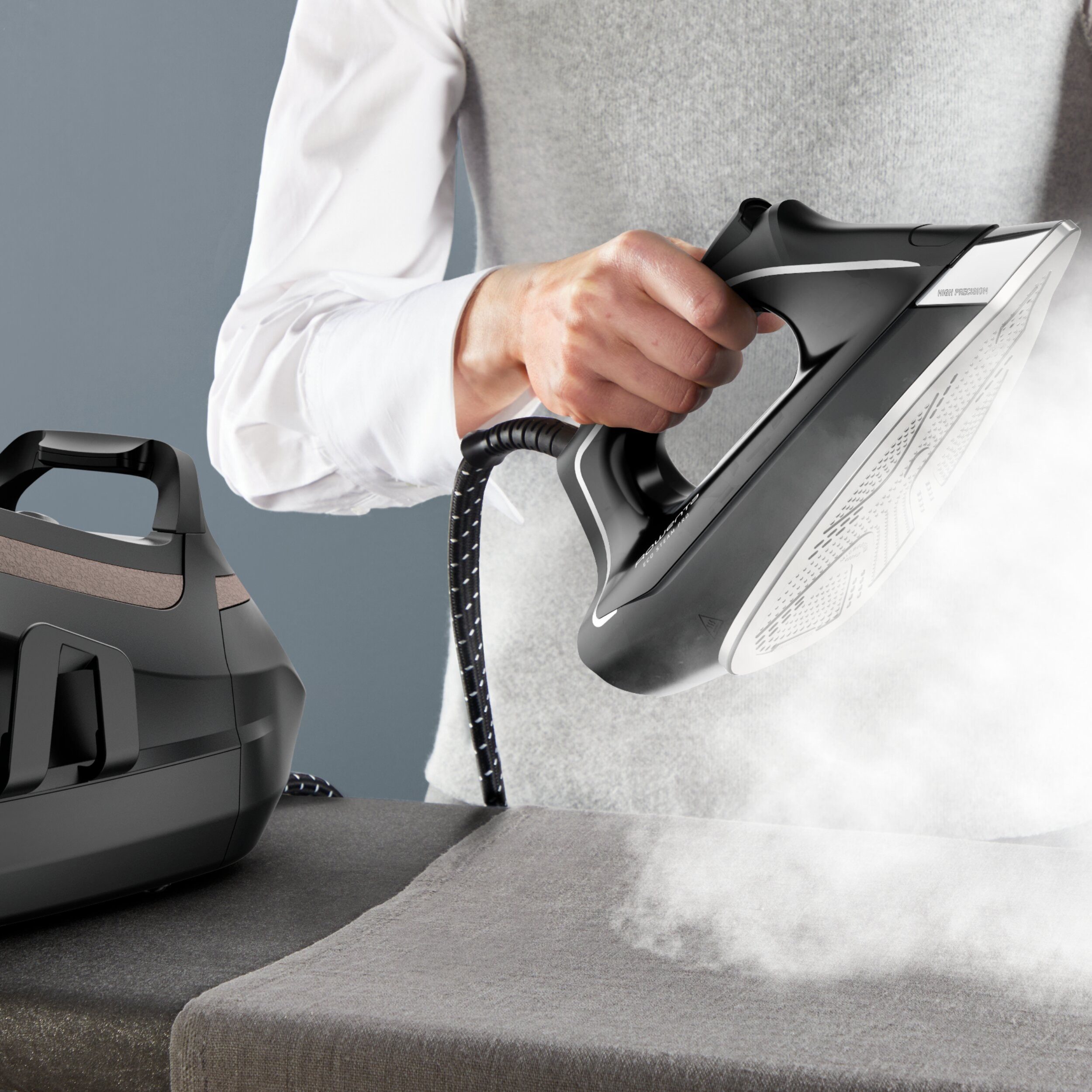 Rowenta Dampfbügelstation Eco Steam Pro Dampfbügelstation DG9642, 1300 ml Wassertank, Besonders komfortables Bügeln