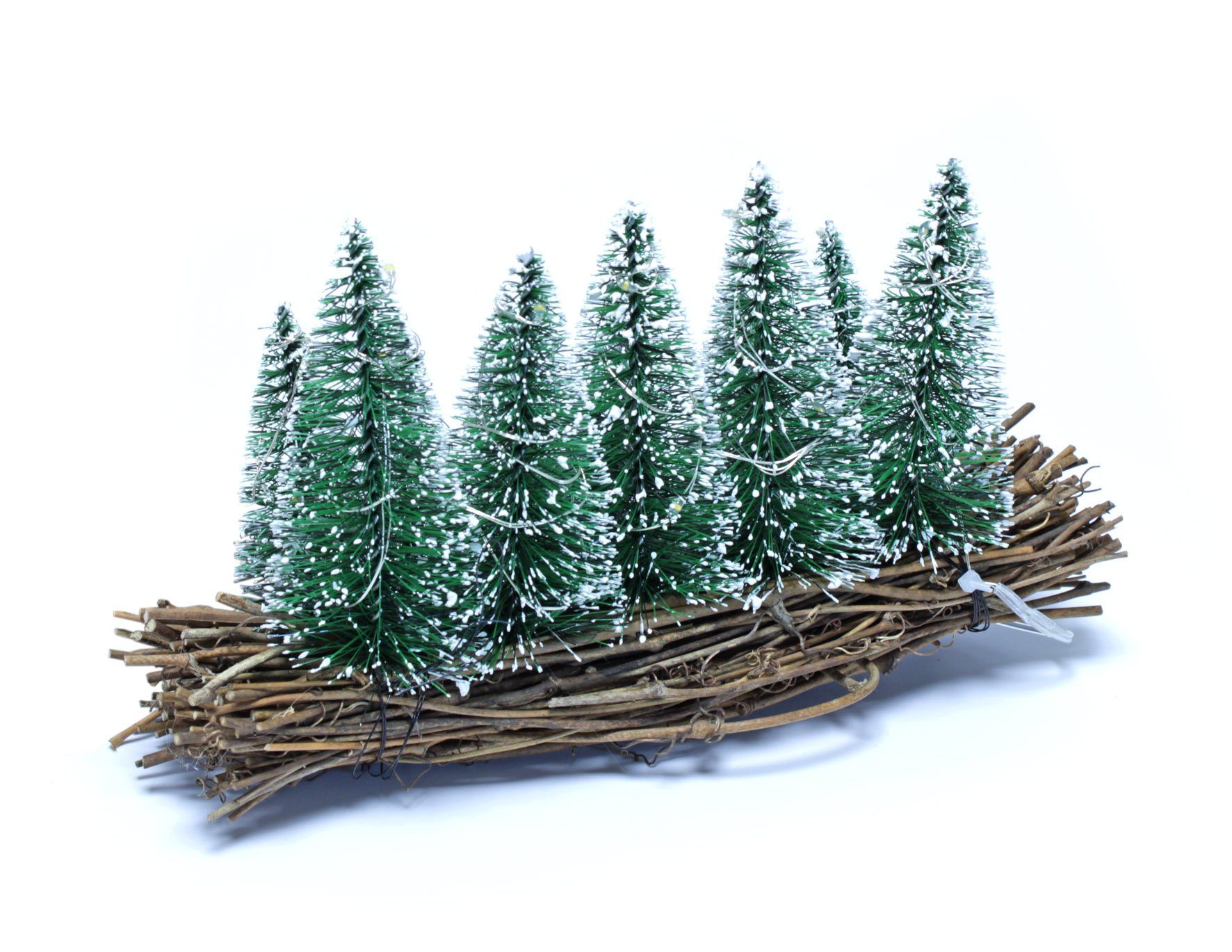 Spetebo Dekoobjekt LED Deko Wald - 25 x 14 cm - warm weiß beleuchtet, Kleine Tannen mit Schnee auf Holz