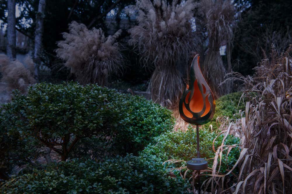 näve Design LED Solarleuchte Steckleuchte Solarleuchte, Außenleuchte Flammen Gartendeko