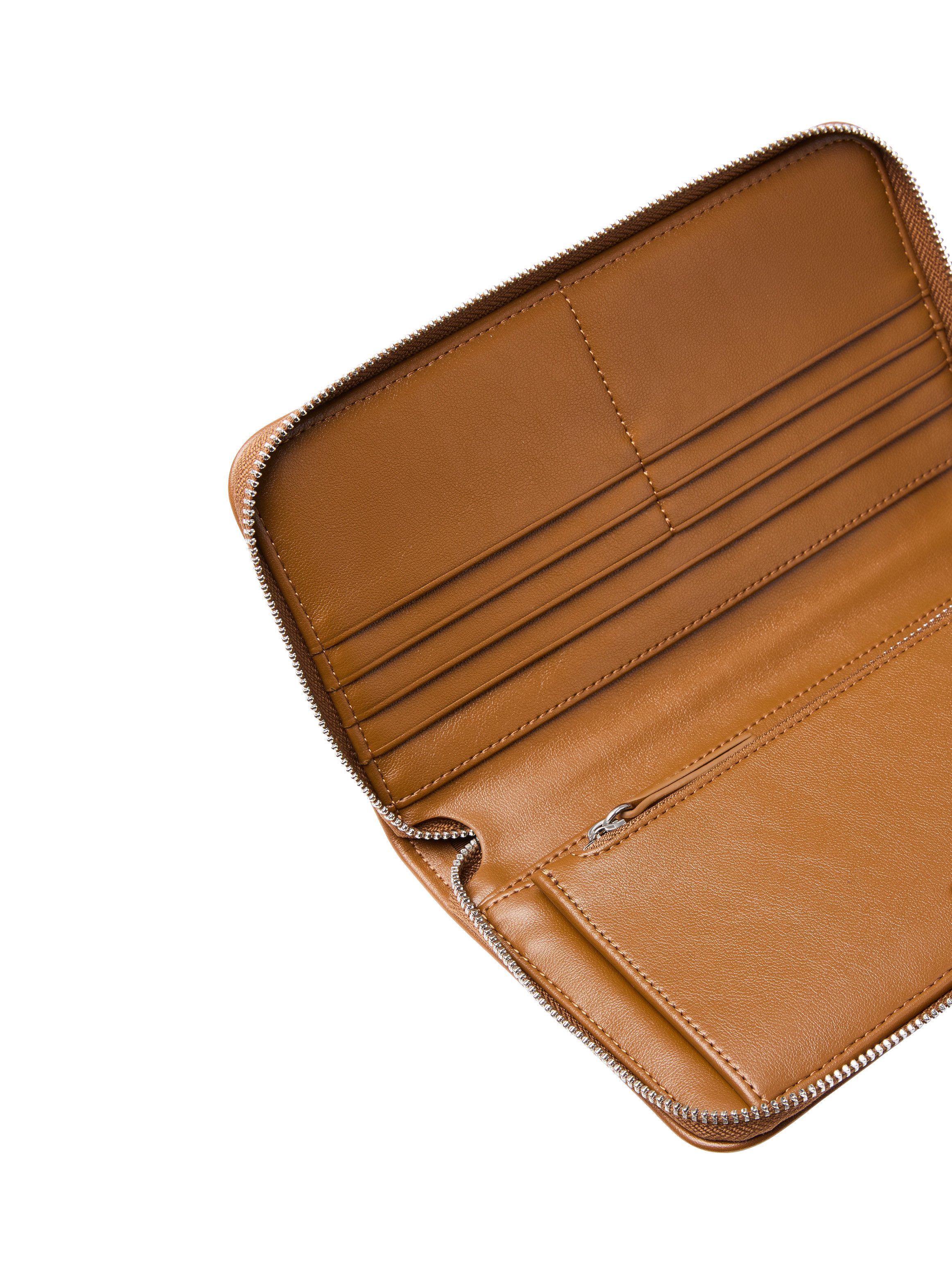 Calvin Klein Geldbörse EMBLEM AOP JCQRD PASSPORT WALLET, Damen Geldbeutel, Portemonnaie mit Reißverschluss