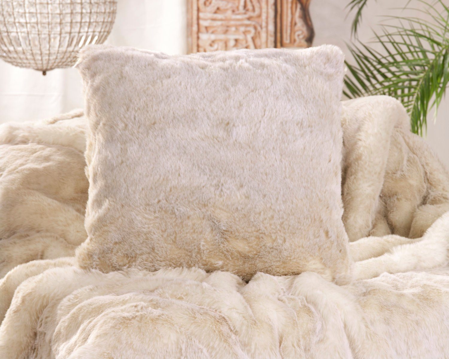 Wohnen und Accessoires GmbH & Co. KG Fellkissen Fellkissen (Kunstfell) Polarwolf in 45x45cm - Premium superfein