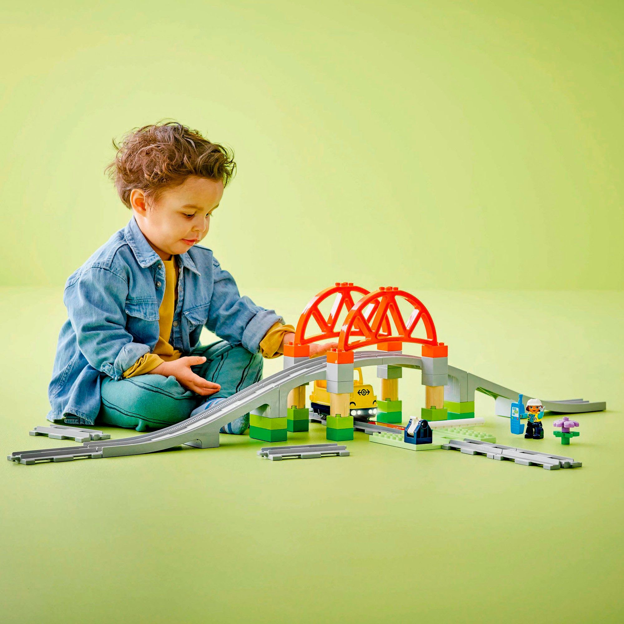 LEGO® Eisenbahnbrücke und Schienen – Erweiterungsset günstig online kaufen