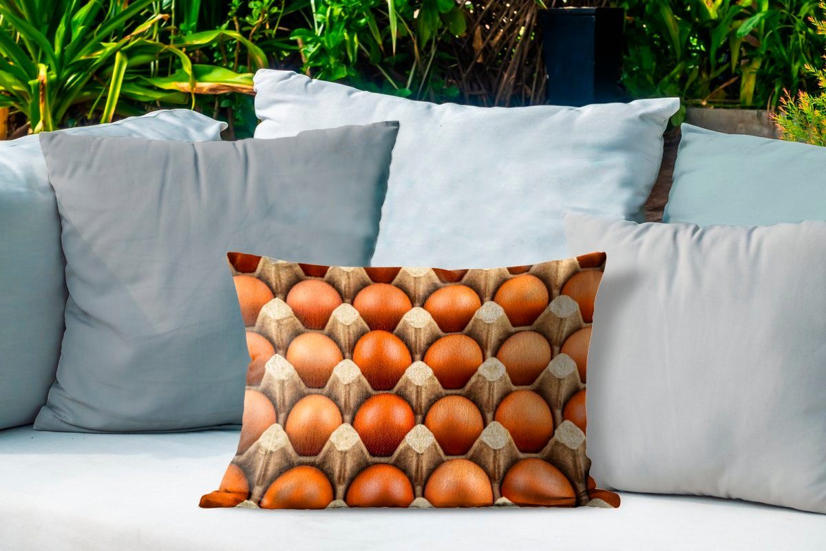 MuchoWow Dekokissen Braune Eier auf Outdoor-Dekorationskissen, Polyester, einer Kissenhülle Dekokissenbezug, Eierschale