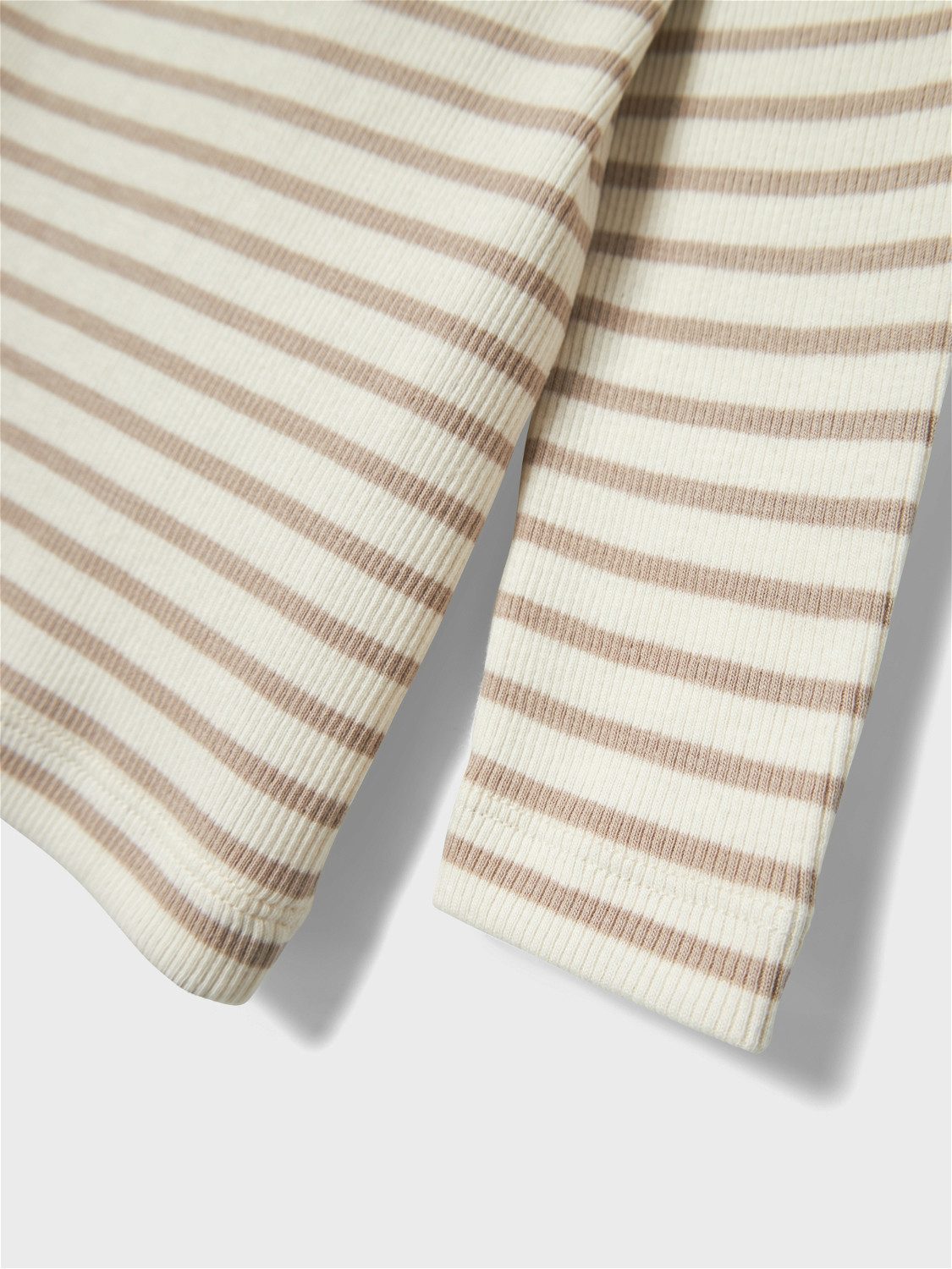 Name It Langarmshirt NMNBANI LS XSL TOP NOOS Ringel-Look in toller Rippen-Qualität