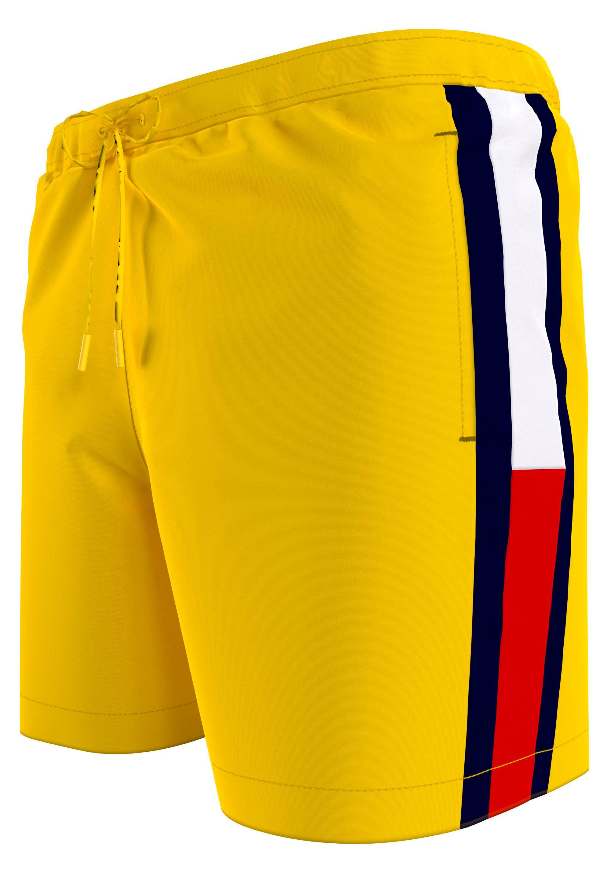 Hilfiger Badeshorts Markenlabel Tommy Tommy SF mit Hilfiger MEDIUM DRAWSTRING Vivid-Yellow Swimwear