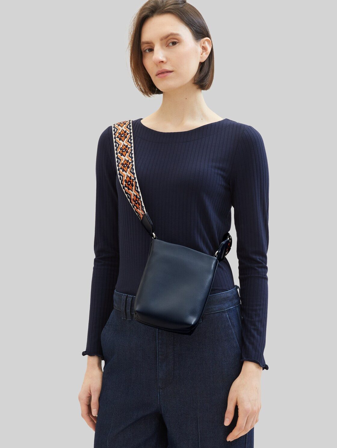 TOM TAILOR Handytasche Bags, TTPALINA Smartphone Tasche mit gemustertem Webriemen
