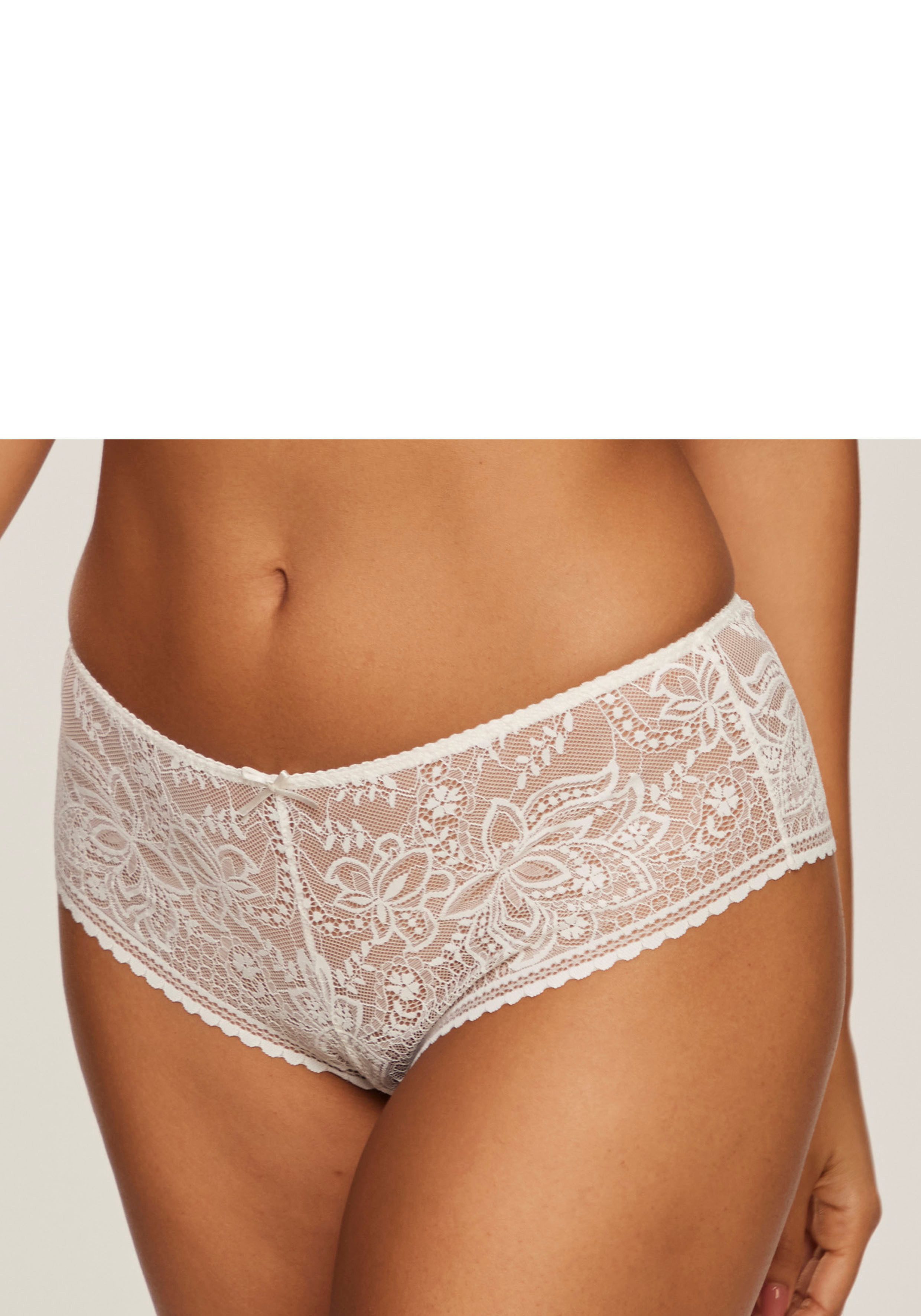 LASCANA Panty Luciana aus feiner, dezent transparenter Spitze in blumiger Optik