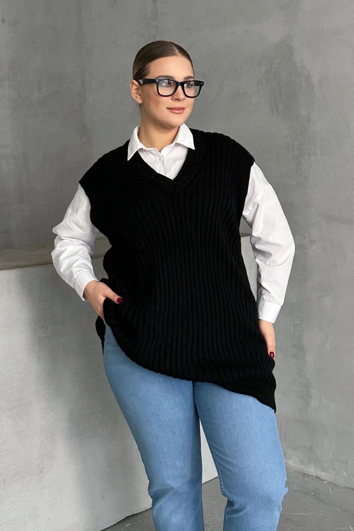 Stil Diva Stricktop Strickpullover in Übergröße mit V-Ausschnitt und kurzen günstig online kaufen