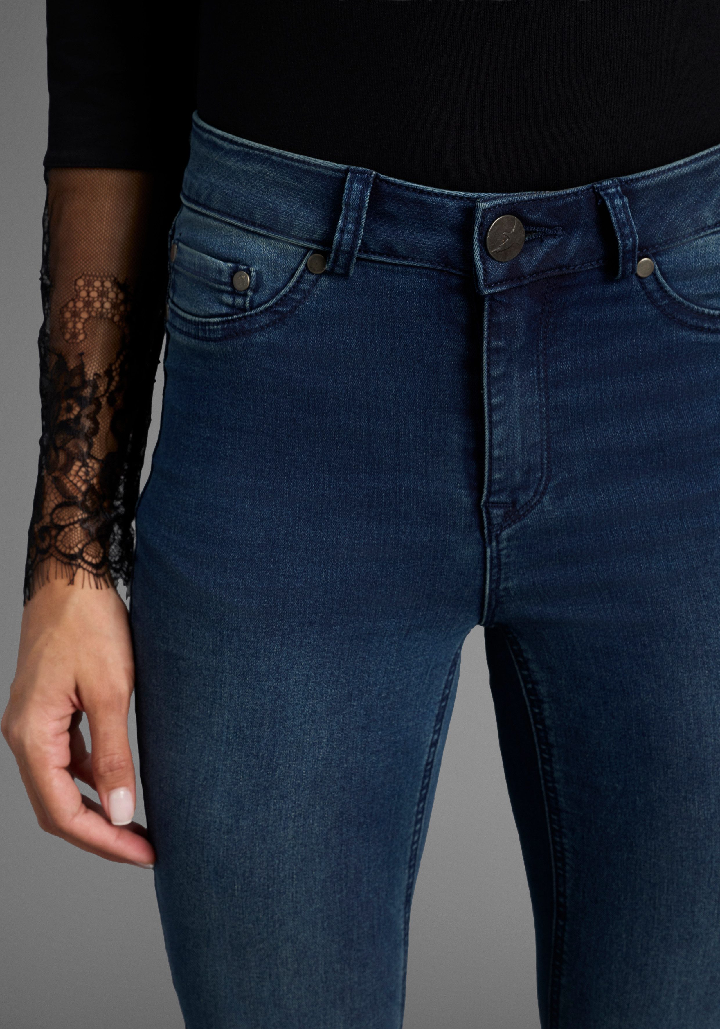 Arizona Comfort-fit-Jeans Ultra Stretch. Reduzierter Preis € 48,99. Unverbindliche Preisempfehlung € 59,99