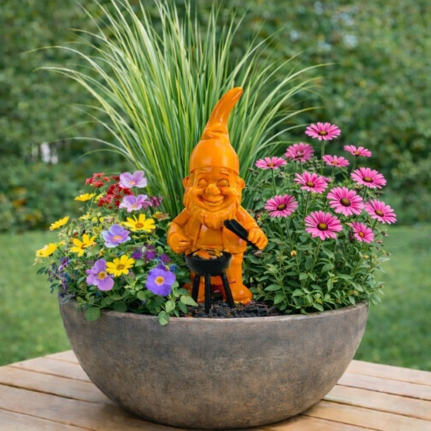 Online-Fuchs Gartenfigur für draußen - moderner Gartenzwerg mit Grill - 18,5 cm groß, (trendige Farben, wetterfest), lustige Geschenkidee für Gartenfreunde