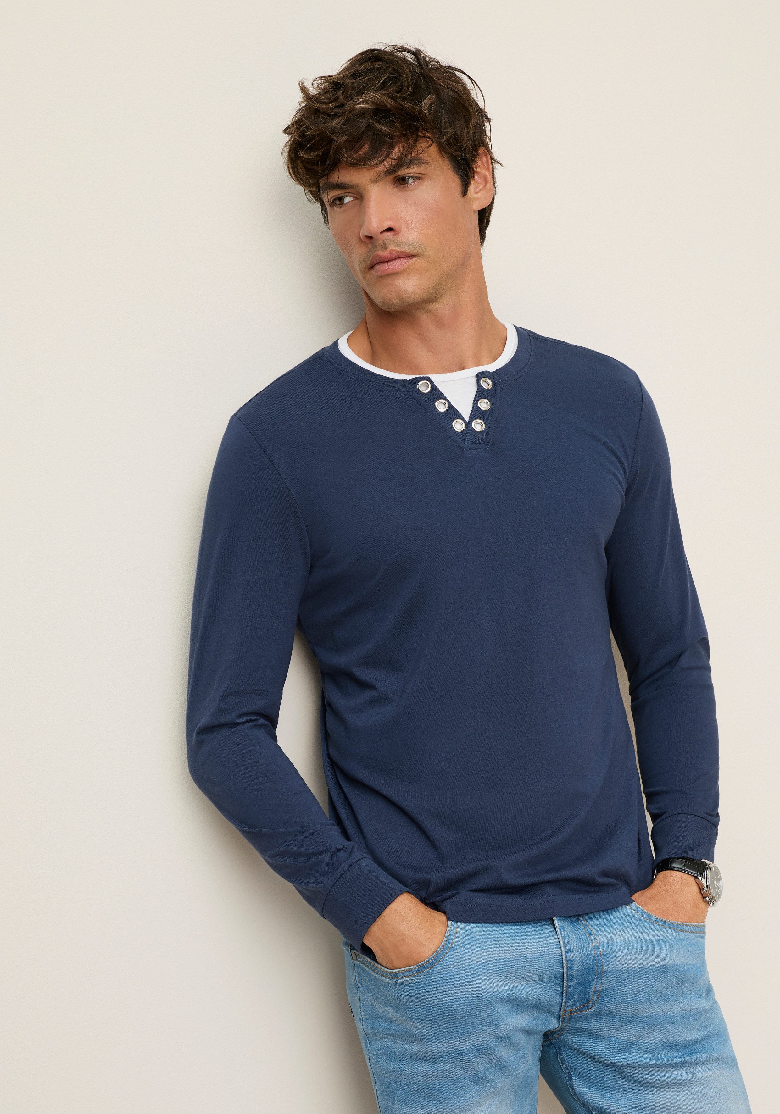 Man's World Rundhalsshirt Neue Kollektion! mit Kontrasteinsatz am Halsausschnitt. Reduzierter Preis € 18,99. Unverbindliche Preisempfehlung € 22,99, (€ 18,99 pro 1 Stk)