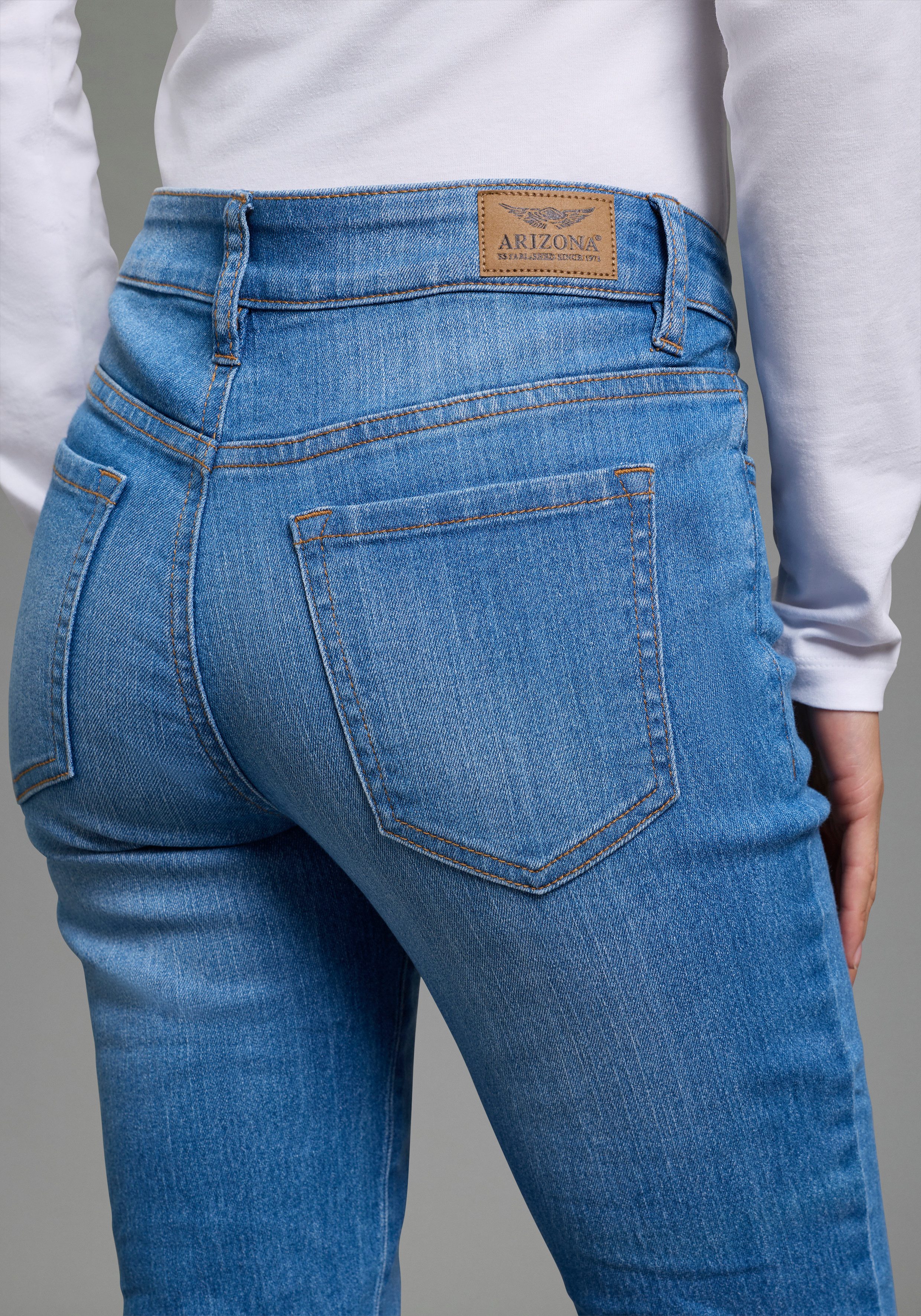 Arizona Bootcut-Jeans Baby-Boot Bootcut-Stil, figurbetonte Passform, mit Used-Effekten