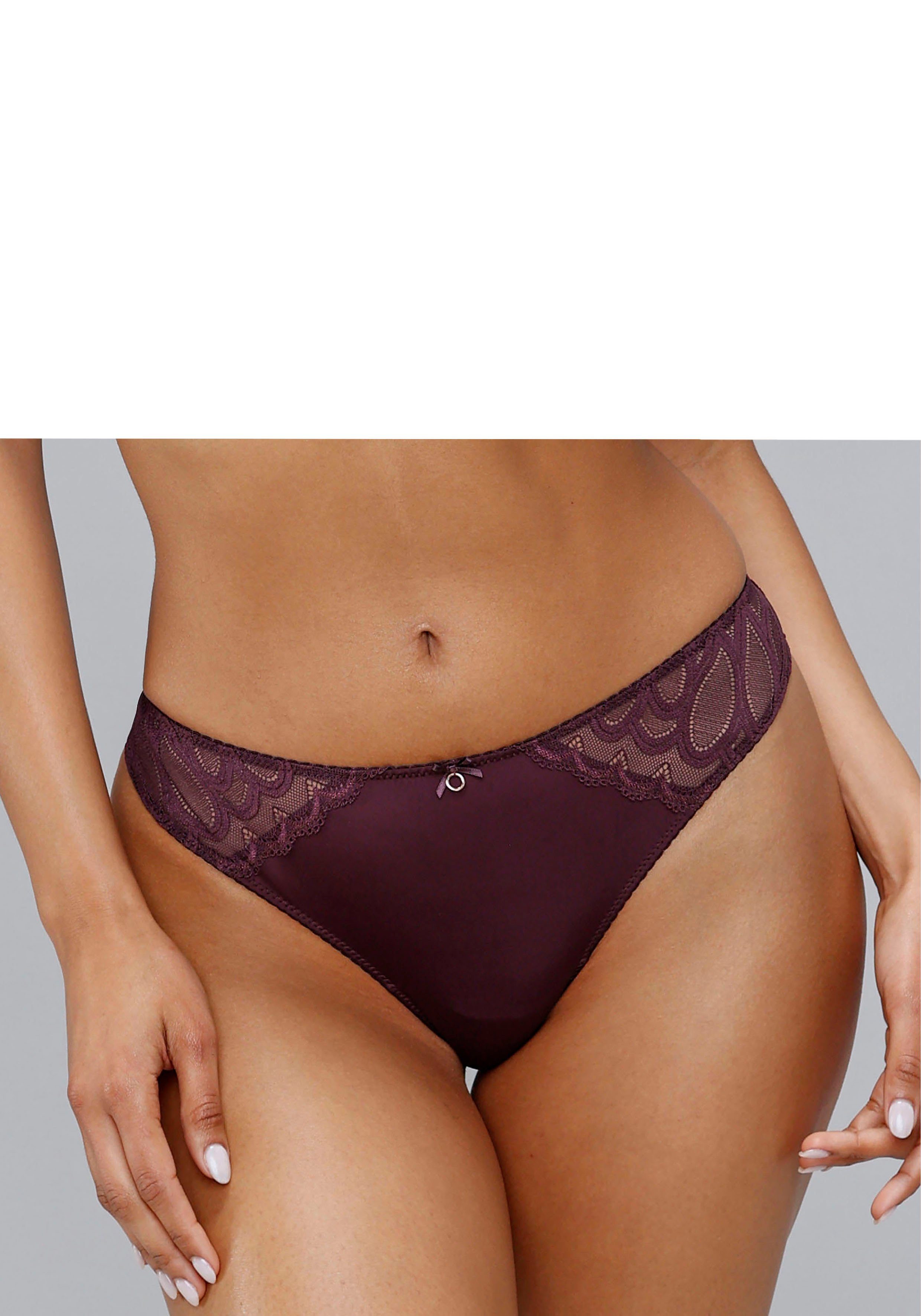 mit Evita hinten Cutout LASCANA Tanga aubergine