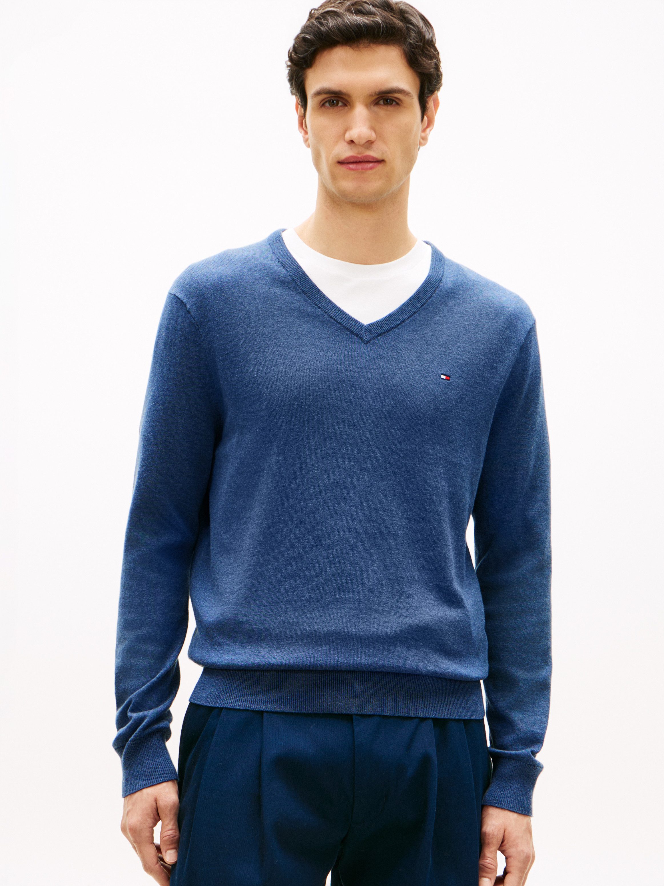 Tommy Hilfiger Strickpullover ESSENTIAL COTTON V NECK mit V-Ausschnitt und Stickerei unifarben, casual, regular fit, Baumwolle, V-Ausschnitt