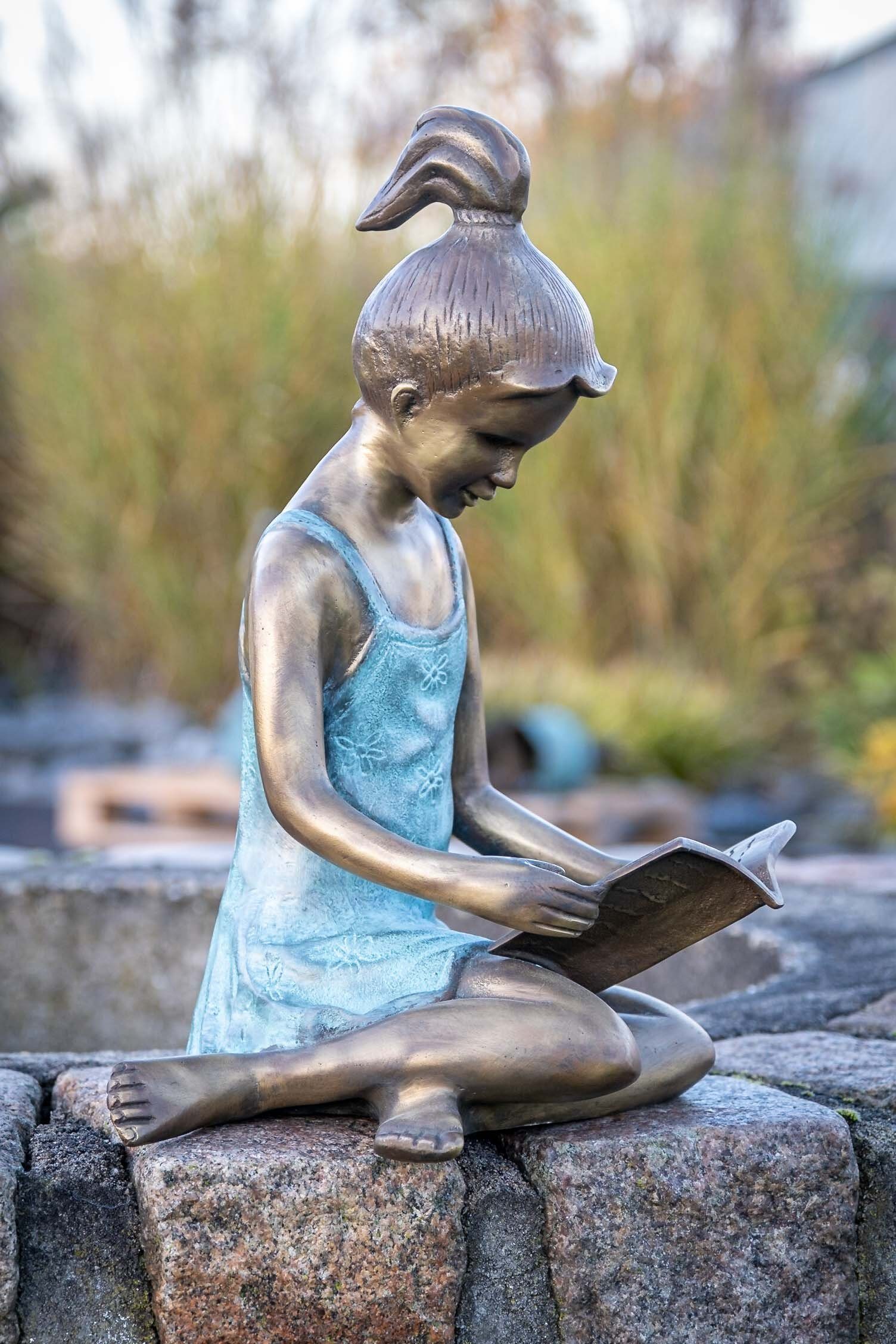 Mädchen, Bronze-Skulptur IDYL Bronze lesendes IDYL Großes Gartenfigur