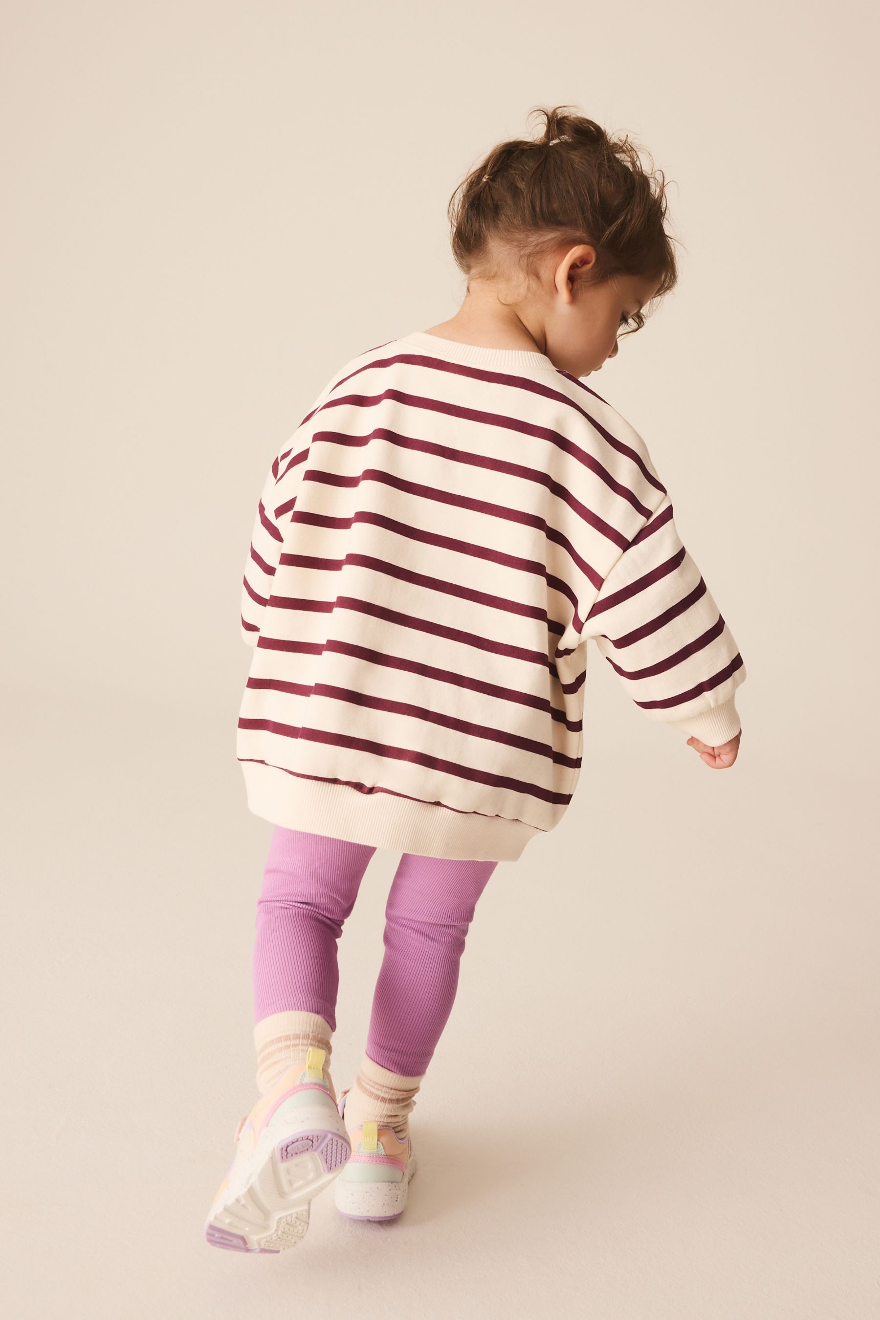 Next Top & Leggings Sweatshirt mit gerüschtem Saum und Leggings im Set (2-tlg) – Bild 5 von 5