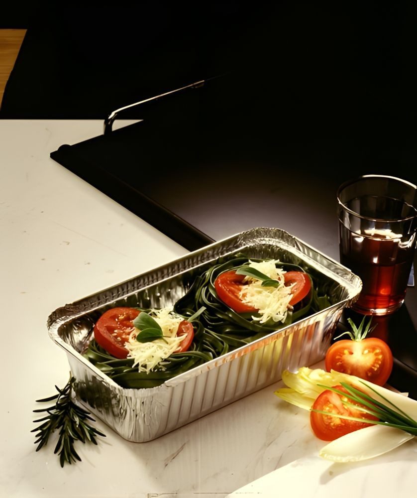 PAPSTAR Einwegschale 10 x Alu + Einlegedeckel PP-beschichtet eckig 1,5 l 7 x 13 x 24,2 cm, Aluminium / Pappe, PP-beschichtet