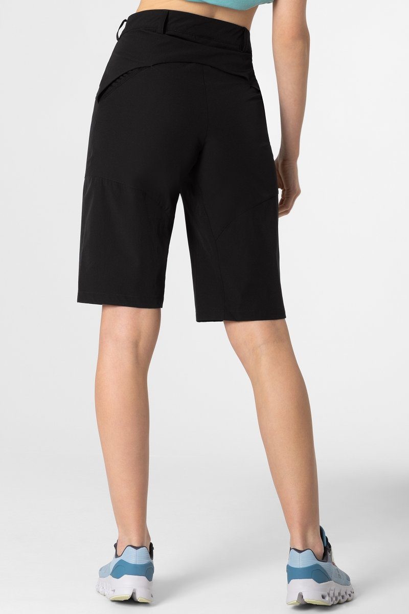 SUPER.NATURAL Shorts BIKE W vielseitiger Short SHORTS AND Merino-Materialmix HIKE Merino