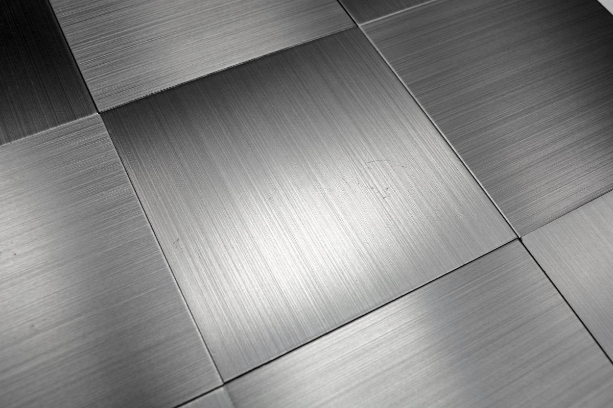Mosani Wandfliese Aluminium Mosaik Metall Mosaikfliesen Selbstklebend Silber Glänzend, Dekorativer DIY Wandverblender