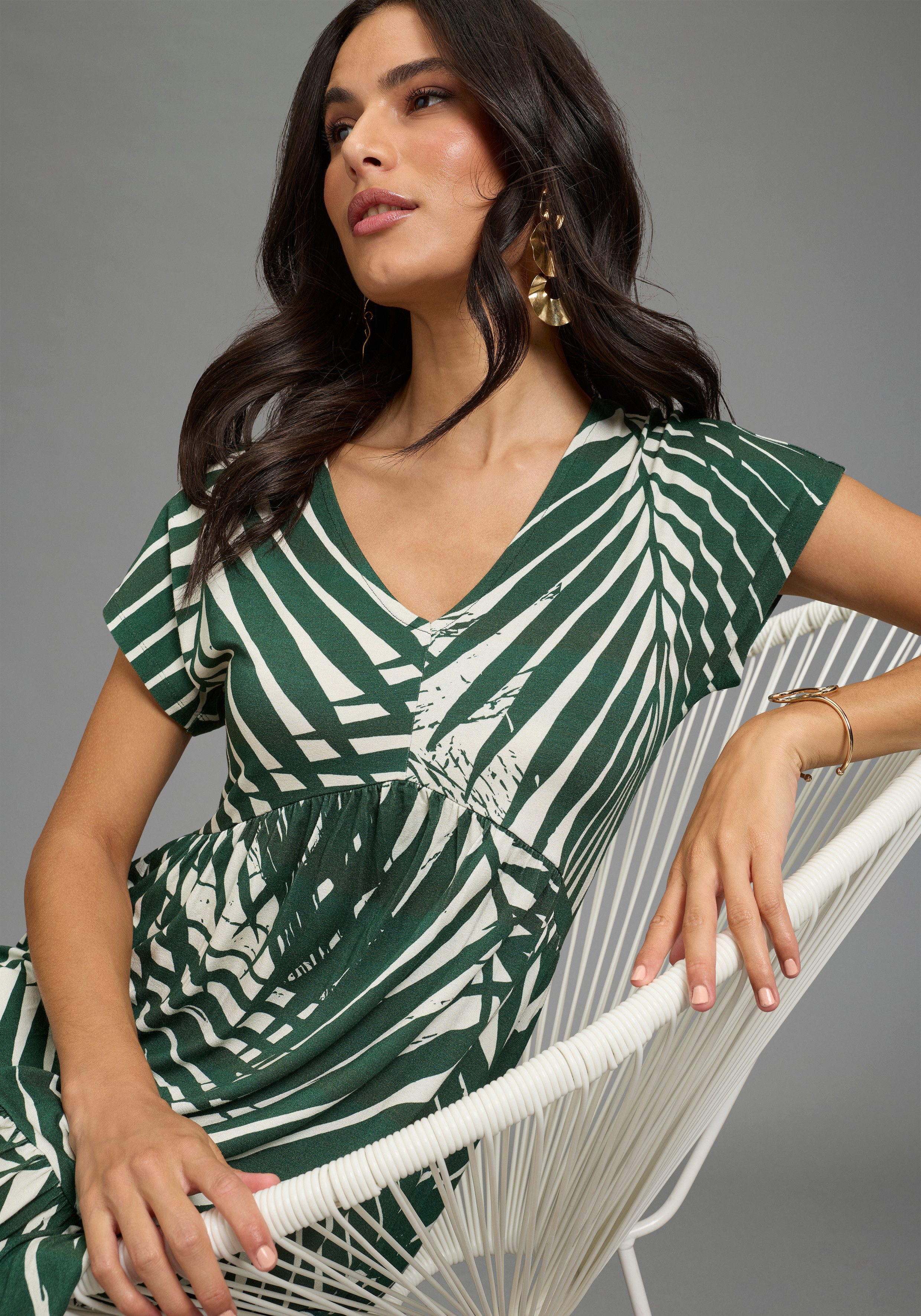 Laura Scott Sommerkleid gemustertes Design, besondere Nahtführung mit Volantsaum