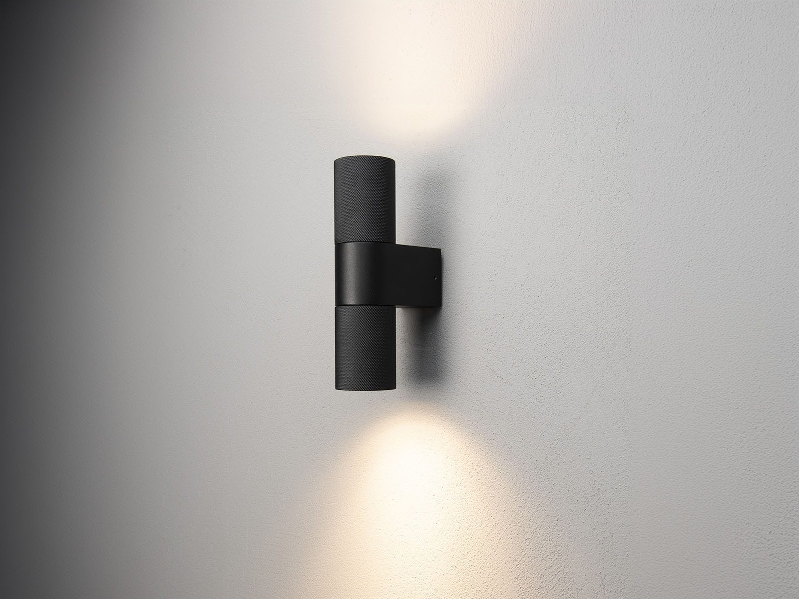 KONSTSMIDE LED Außen-Wandleuchte, LED wechselbar, Warmweiß, Schmale Außenleuchte Haus-wand zur Fassadenbeleuchtung, Höhe 23,5cm