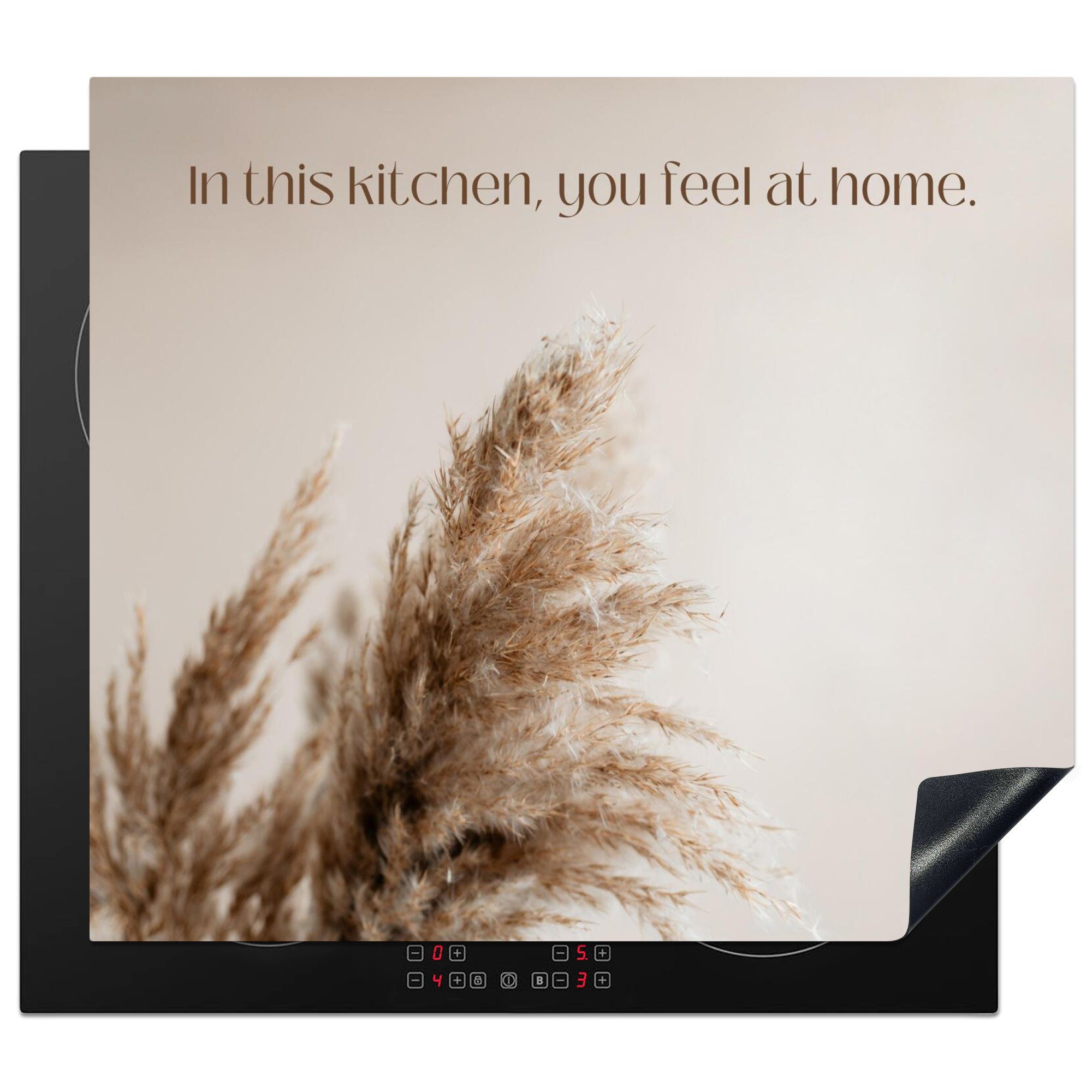 MuchoWow Herdblende-/Abdeckplatte Zitate - In dieser Küche - Pampas-Federn - Beige, Vinyl, (1 tlg), 60x52 cm, Mobile Arbeitsfläche nutzbar, Ceranfeldabdeckung