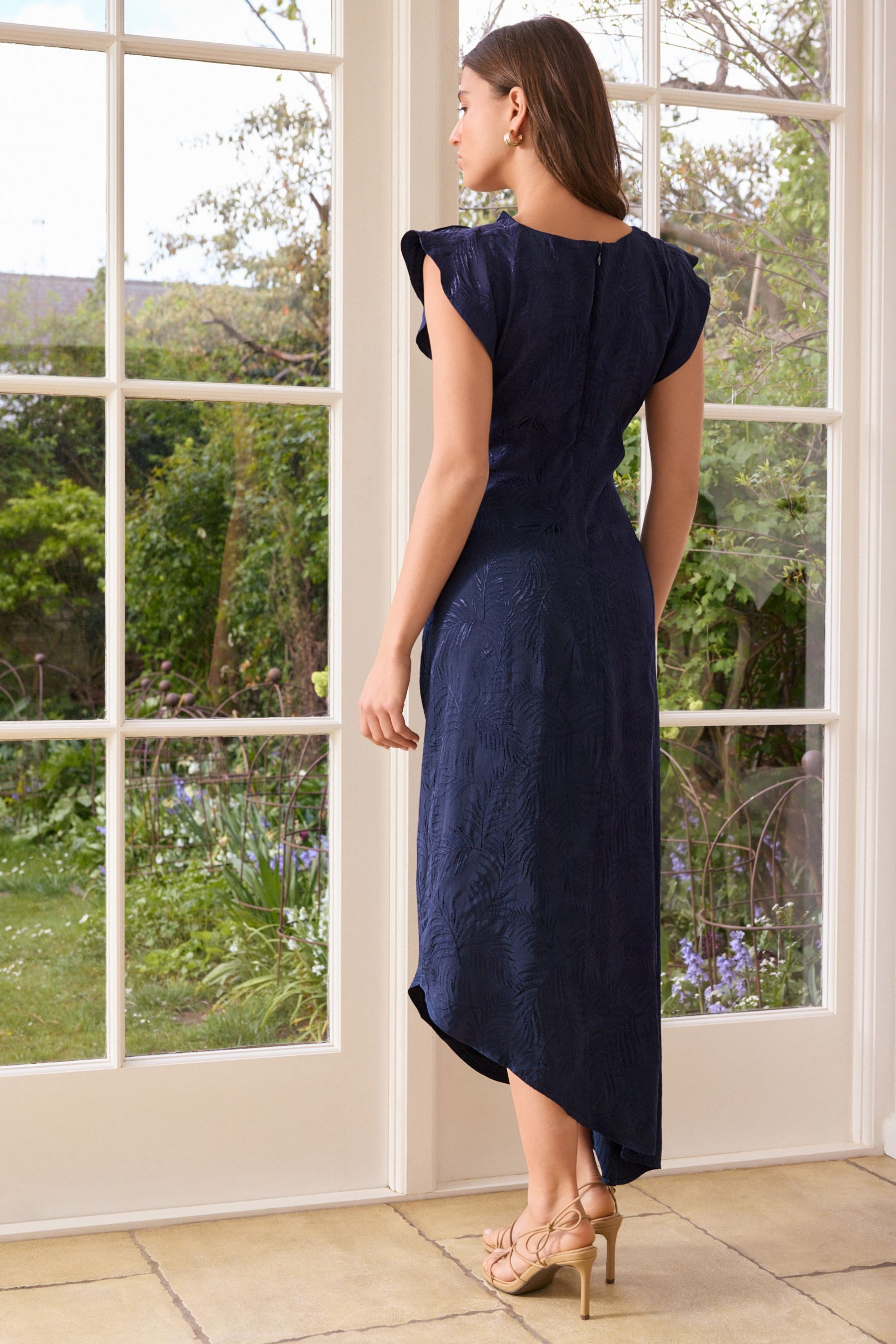 Next Midikleid Gerafftes Midikleid aus Jaqcuardsatin günstig online kaufen