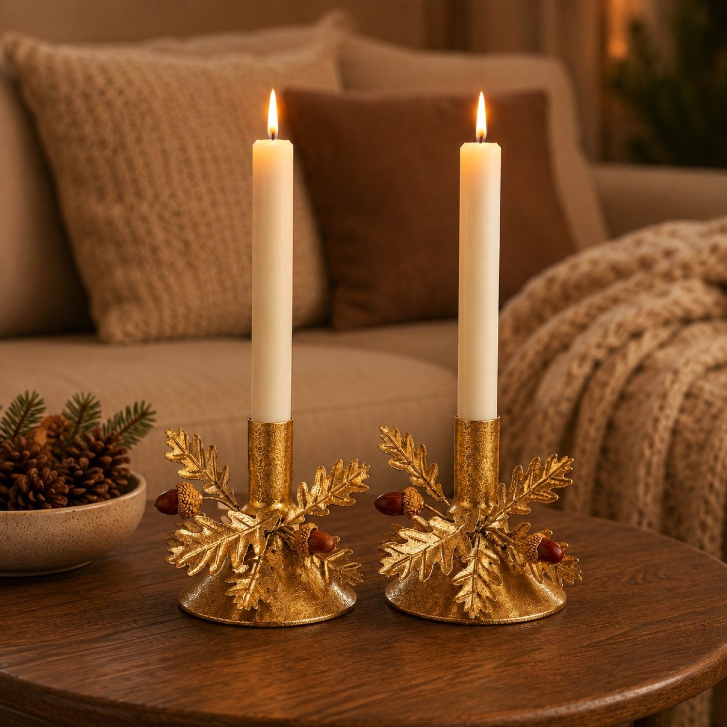 Online-Fuchs Kerzenständer für 2 Stabkerzen im goldenen Herbstdesgin mit Eicheln Stabkerzenhalter (mit goldfarbenen Eichelblättern, aus Metall gefertigt), Dekoration für Herbst, Winter und Weihnachten