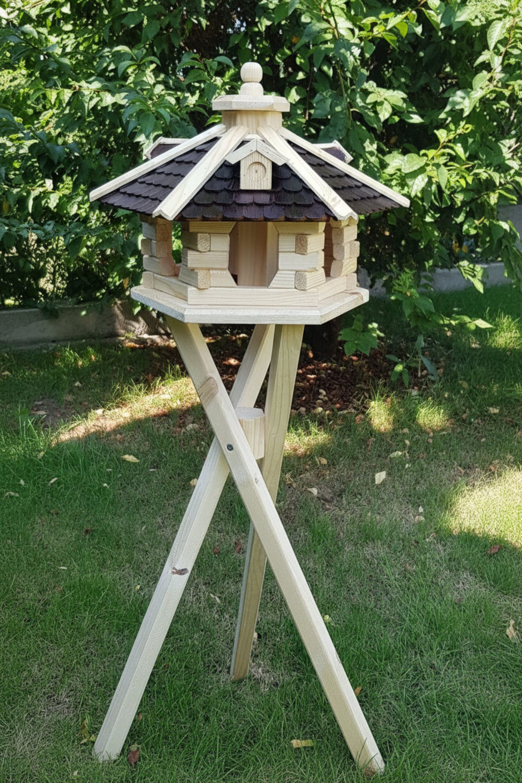 Holzdekoladen Vogelhaus Vogelhaus aus Holz wählbar mit Ständer – 6-seitig, mit Futterdosierer