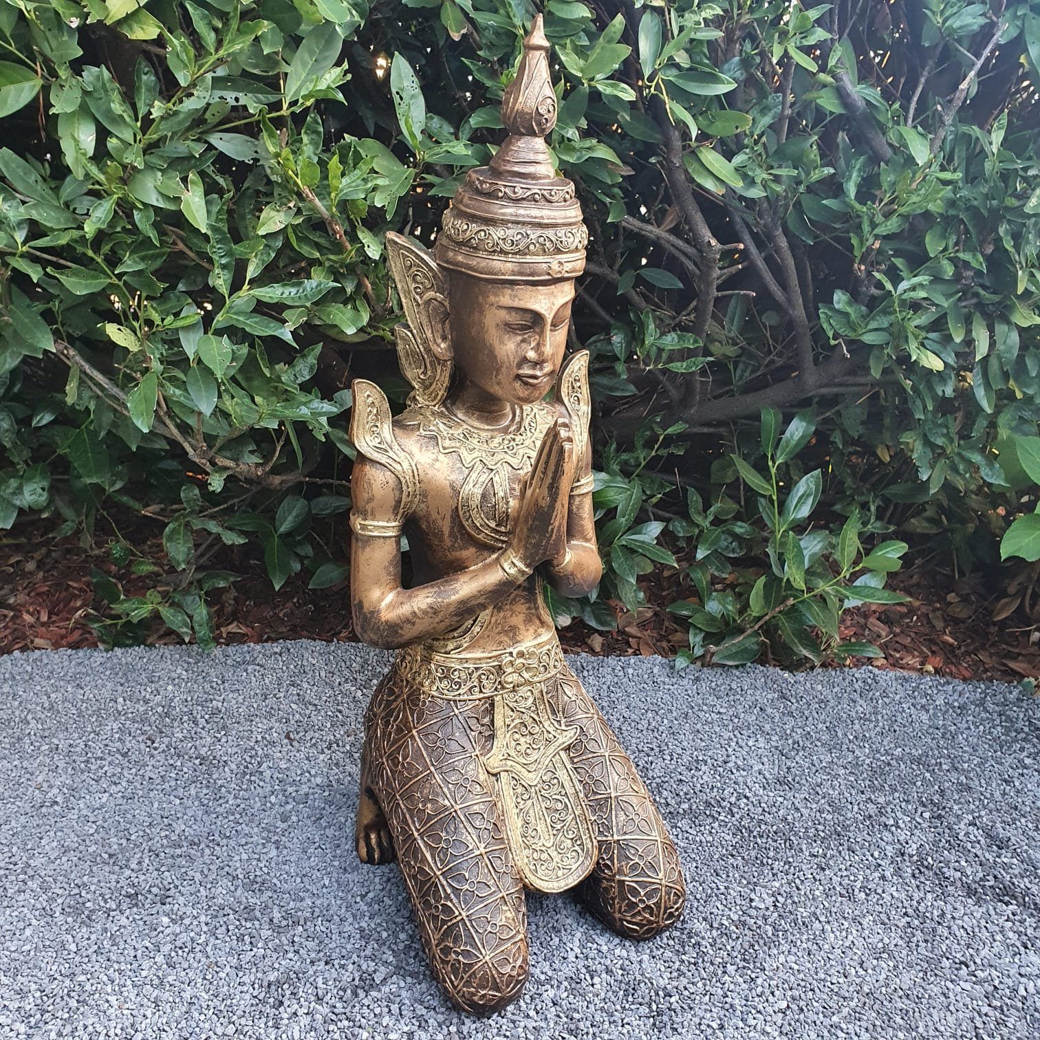 Kniende 80 cm Aspinaworld Tempelwächter wetterfest Buddha Figur Gartenfigur
