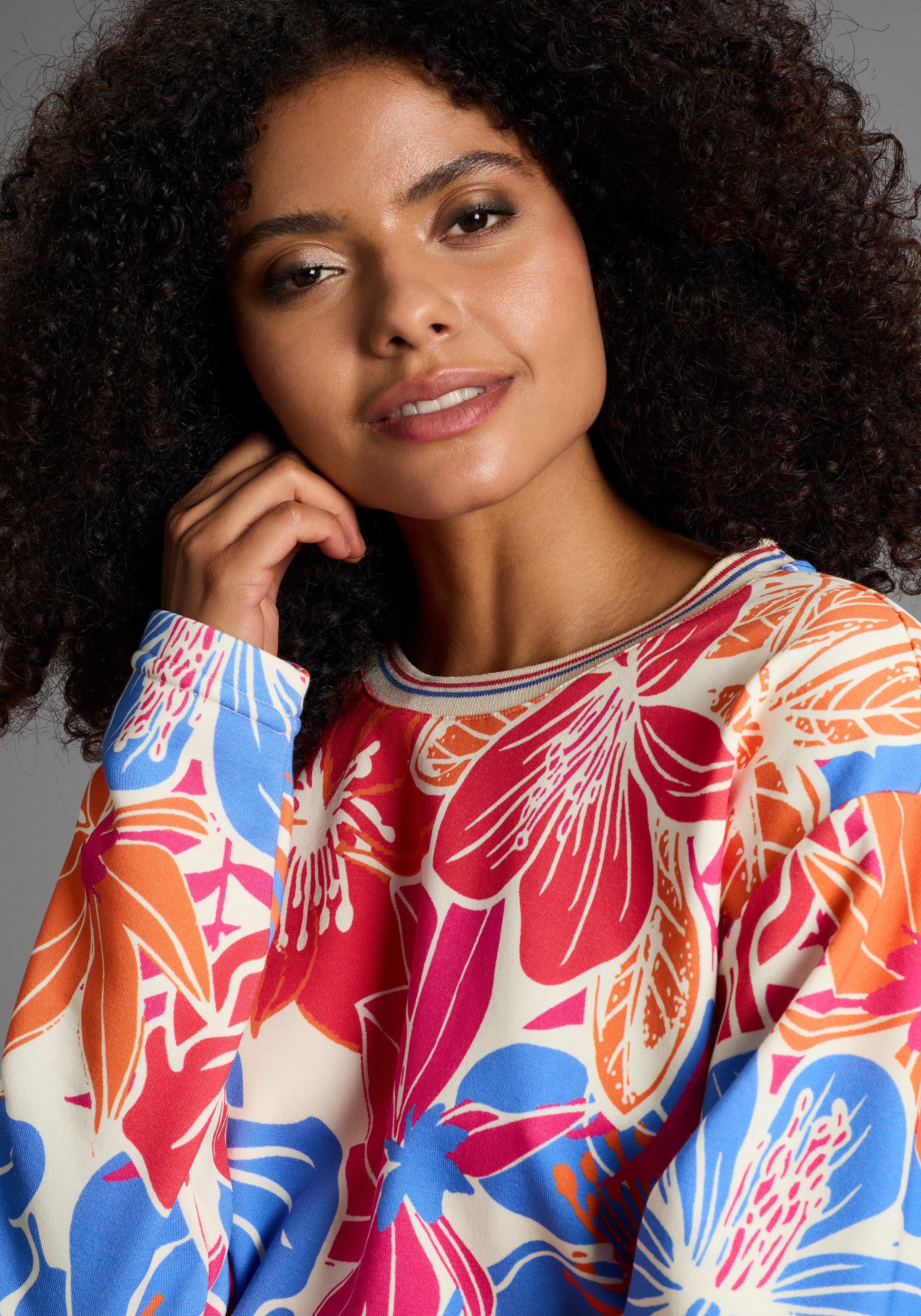 Laura Scott Sweater Auffälliger Multicolor-Blumenprint auf weichem Sweatstoff