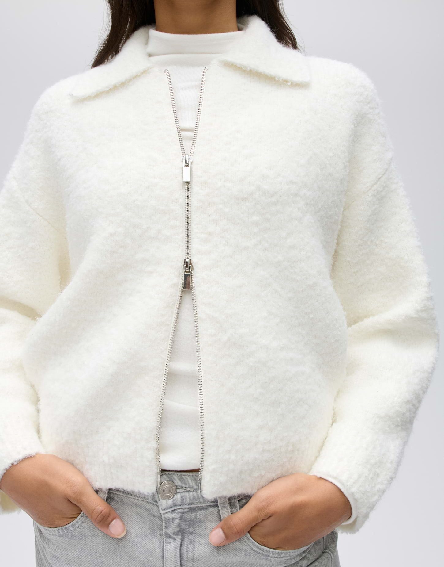 OPUS Strickjacke Domira aus Strick mit 3D-Struktur Leicht verkürzte O-Silhouette mit Polokragen und 3D-Struktur – Bild 4 von 5