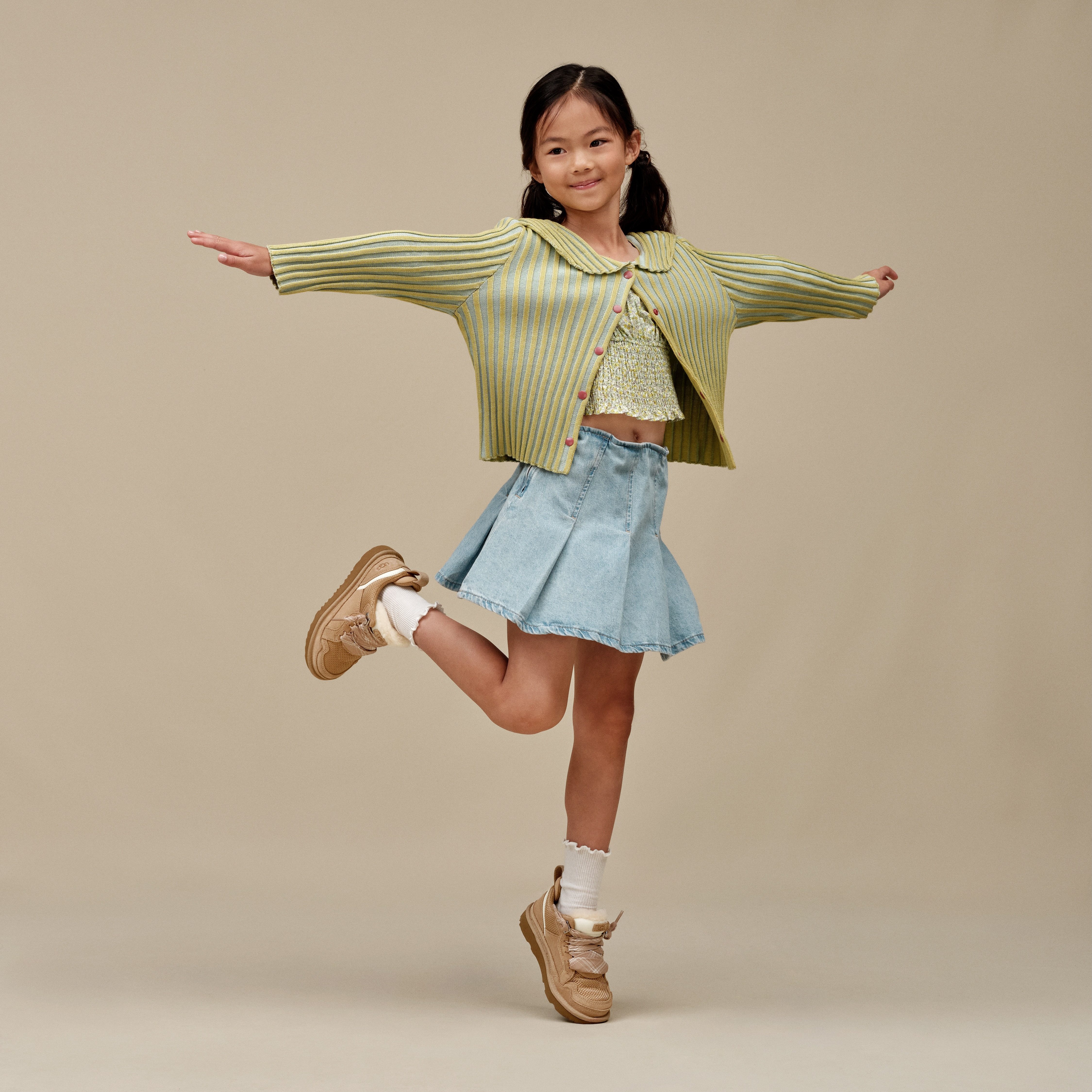 UGG LOWMEL Sneaker Kinderschuh, Halbschuh, Schnürschuh mit weichem Fußbett