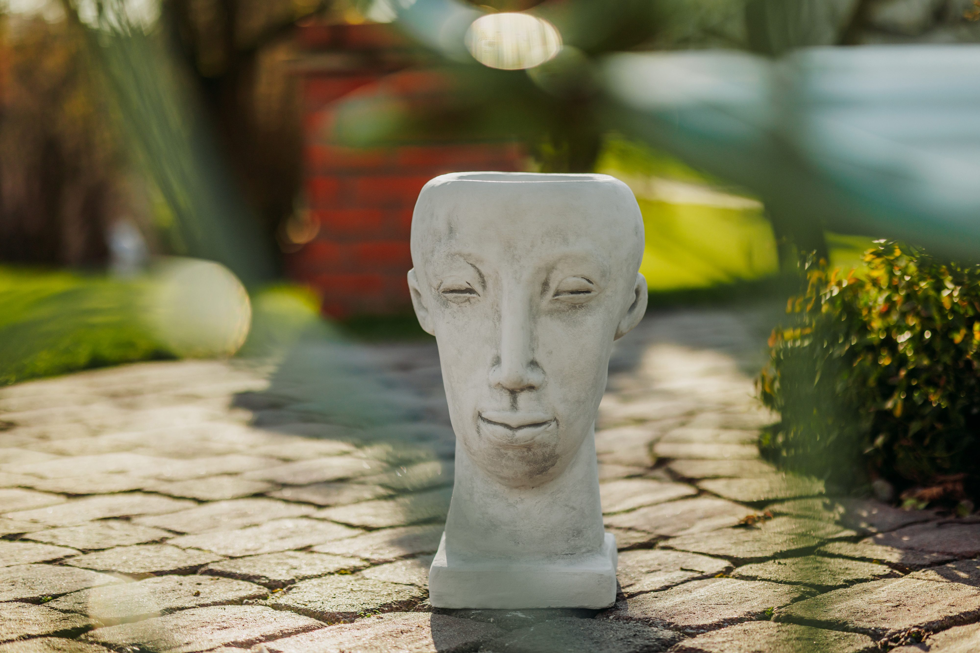 gartendekoparadies.de Head-shaped flower pot, planter, stone figure, H. 41 cm, 20 kg, 2 liters, frost-resistant
