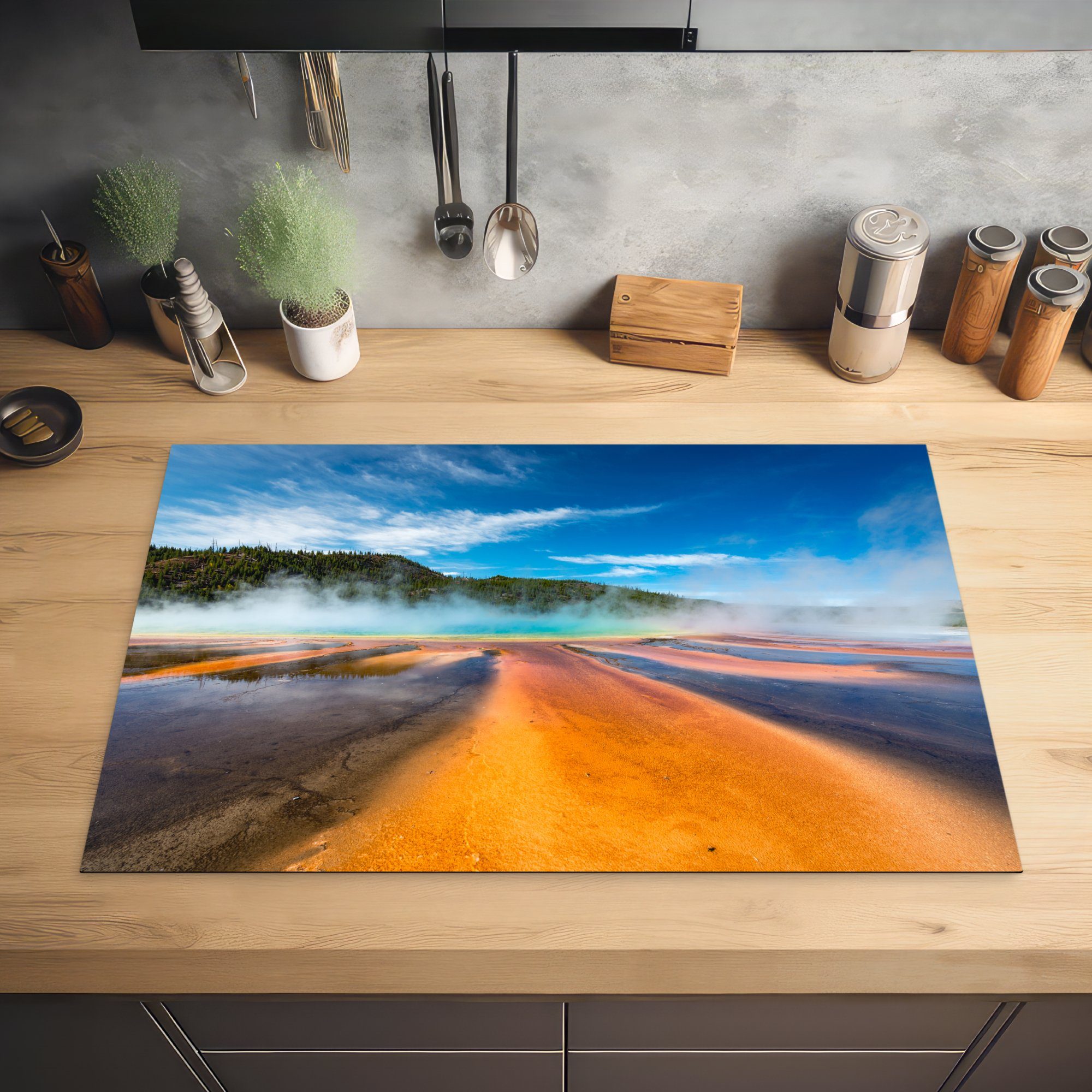 cm, für Eine Ceranfeldabdeckung Vinyl, Herdblende-/Abdeckplatte Straße, Schutz MuchoWow Induktionskochfeld gelbe im küche, Yellowstone-Nationalpark, die tlg), einem (1 zu Geysir 81x52 die