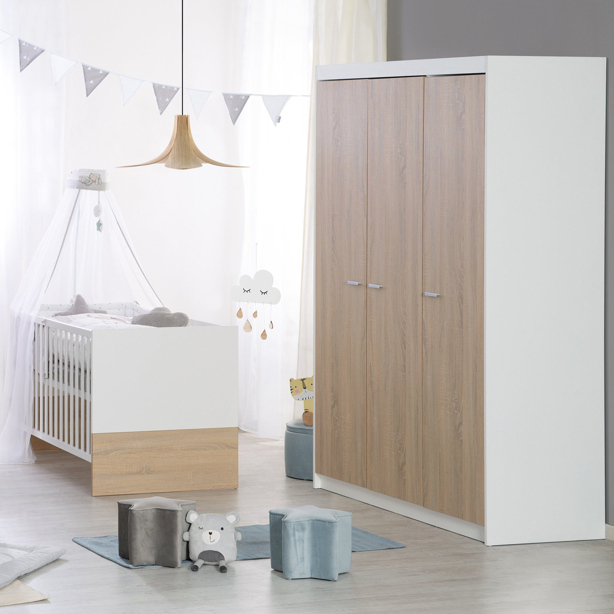 roba® Babyzimmer-Komplettset Gabriella 3-teilig - Aus Holz - Bicolor - Weiß & Sonoma Eiche, (Set 3-teilig, mit breiter oder schmaler Wickelkommode), Gitterbett, Wickelkommode & Kleiderschrank 3-türig