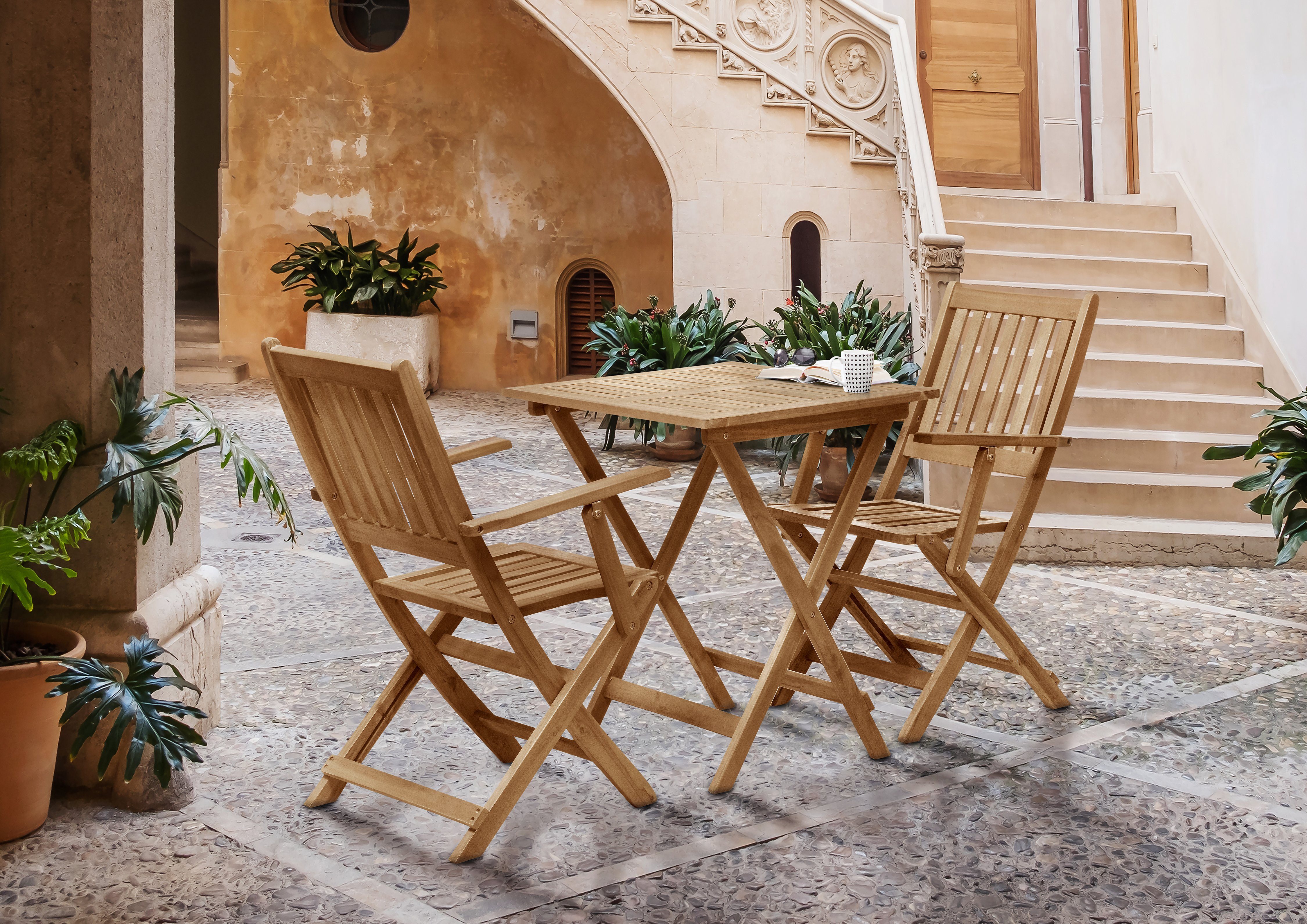 TPFGarden Sitzgruppe AKANA - Gartenlounge-Set aus geöltem Akazienholz, (Klappbare Balkonstühle und klappbarer Tisch, 3-tlg., Balkon Sitzgruppe mit 2 Armlehnstühlen und 1 Tisch), Maße (BxHxT): Klappstuhl 51x90x56 cm - Tisch 62x73x62 cm