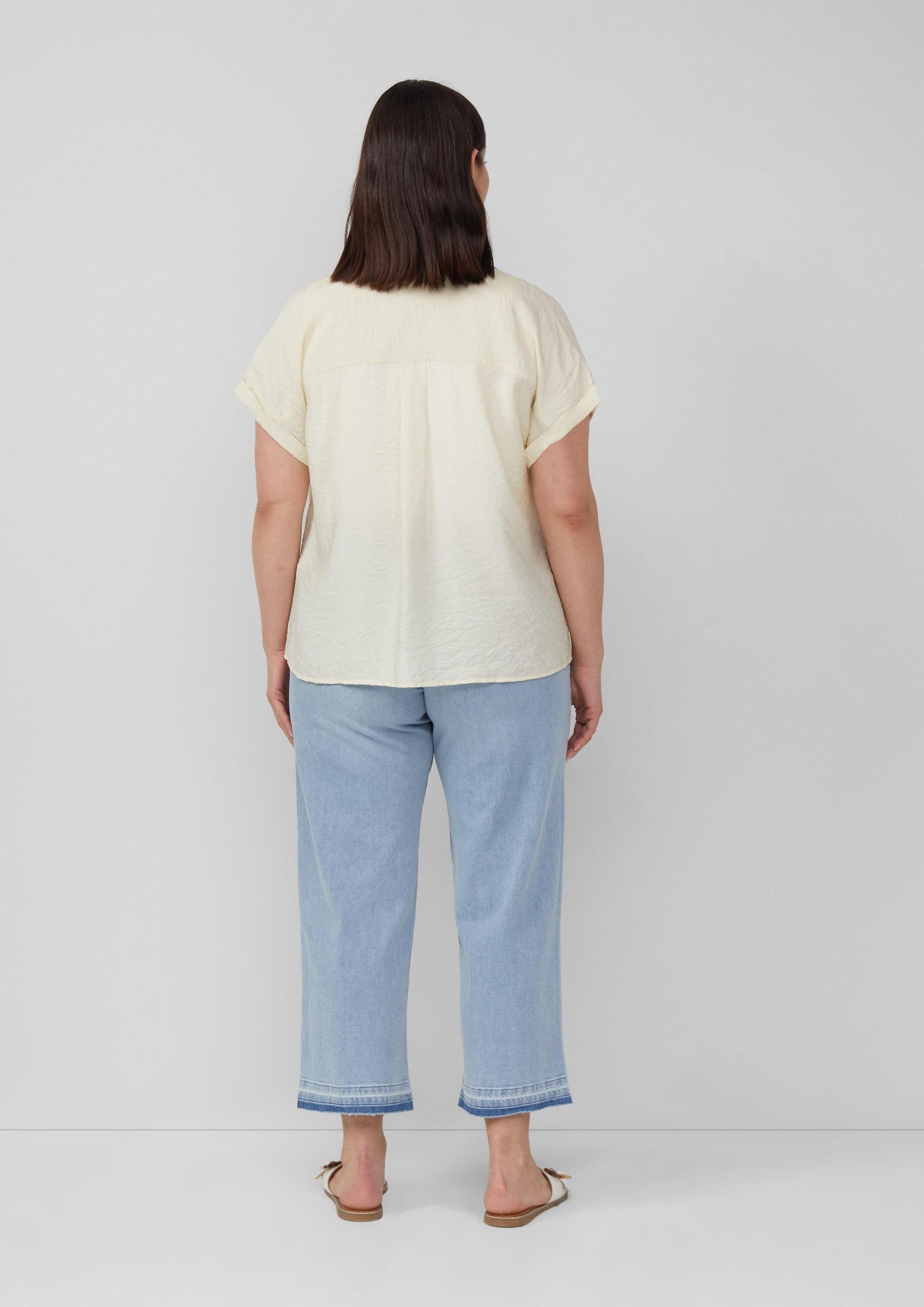 s.Oliver Kurzarmbluse Bluse Bluse aus strukturiertem Viskosemix mit aufgesetzter Tasche