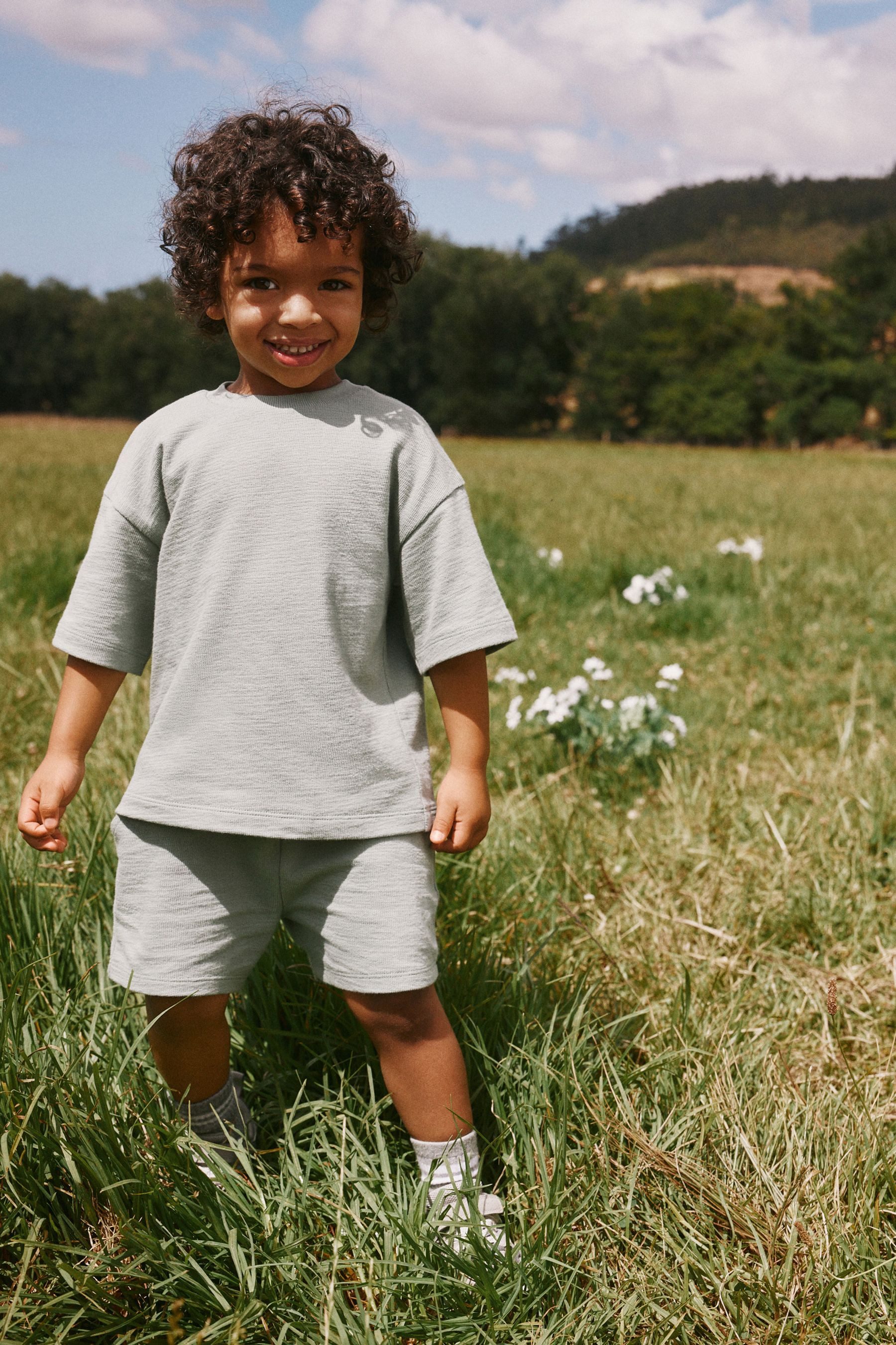 Next T-Shirt & Shorts Strukturiertes T-Shirt und Shorts, Set (2-tlg)