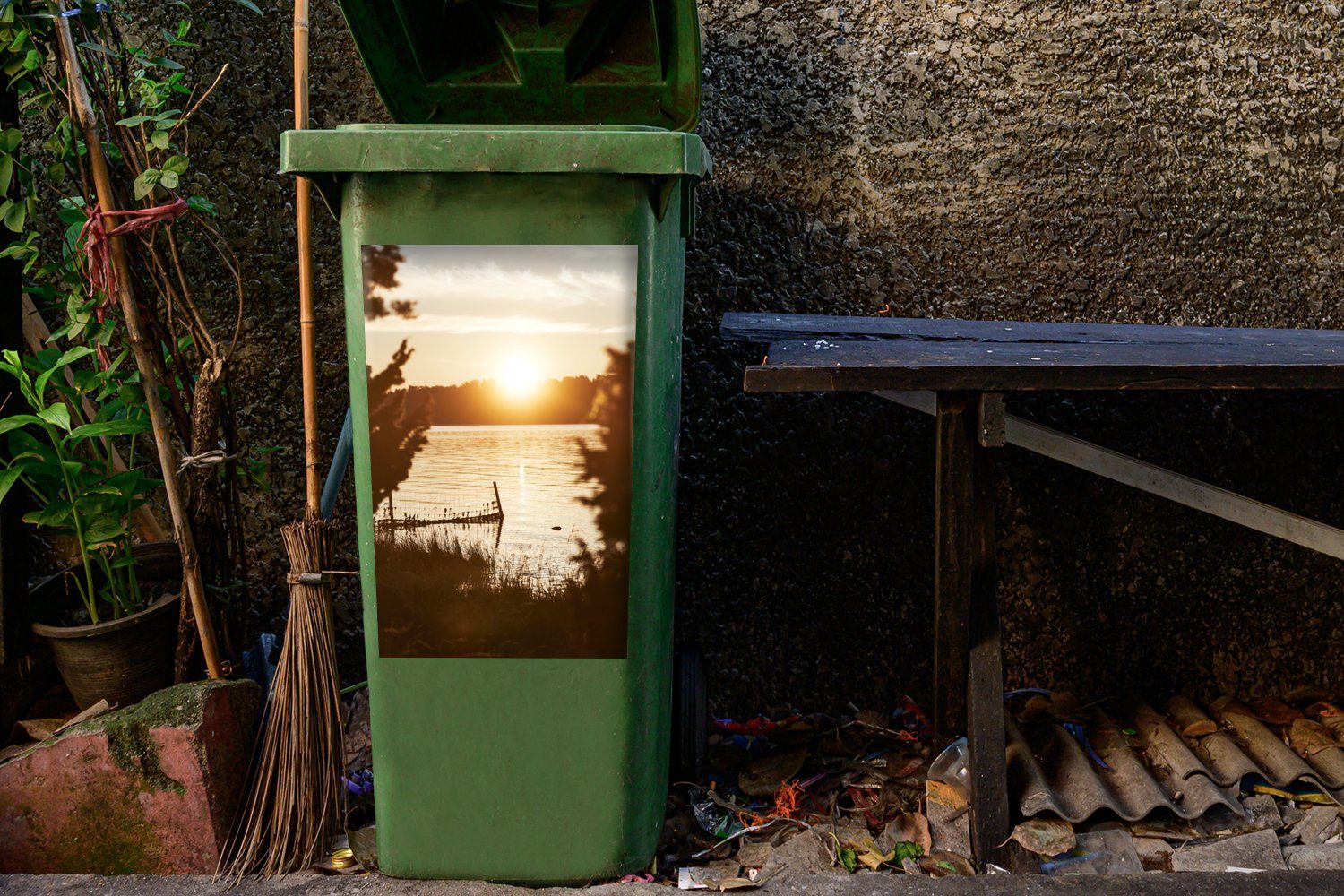 bei Abfalbehälter MuchoWow Wandsticker Mülltonne, Mehr (1 Sticker, St), Container, Sonnenuntergang Mülleimer-aufkleber,