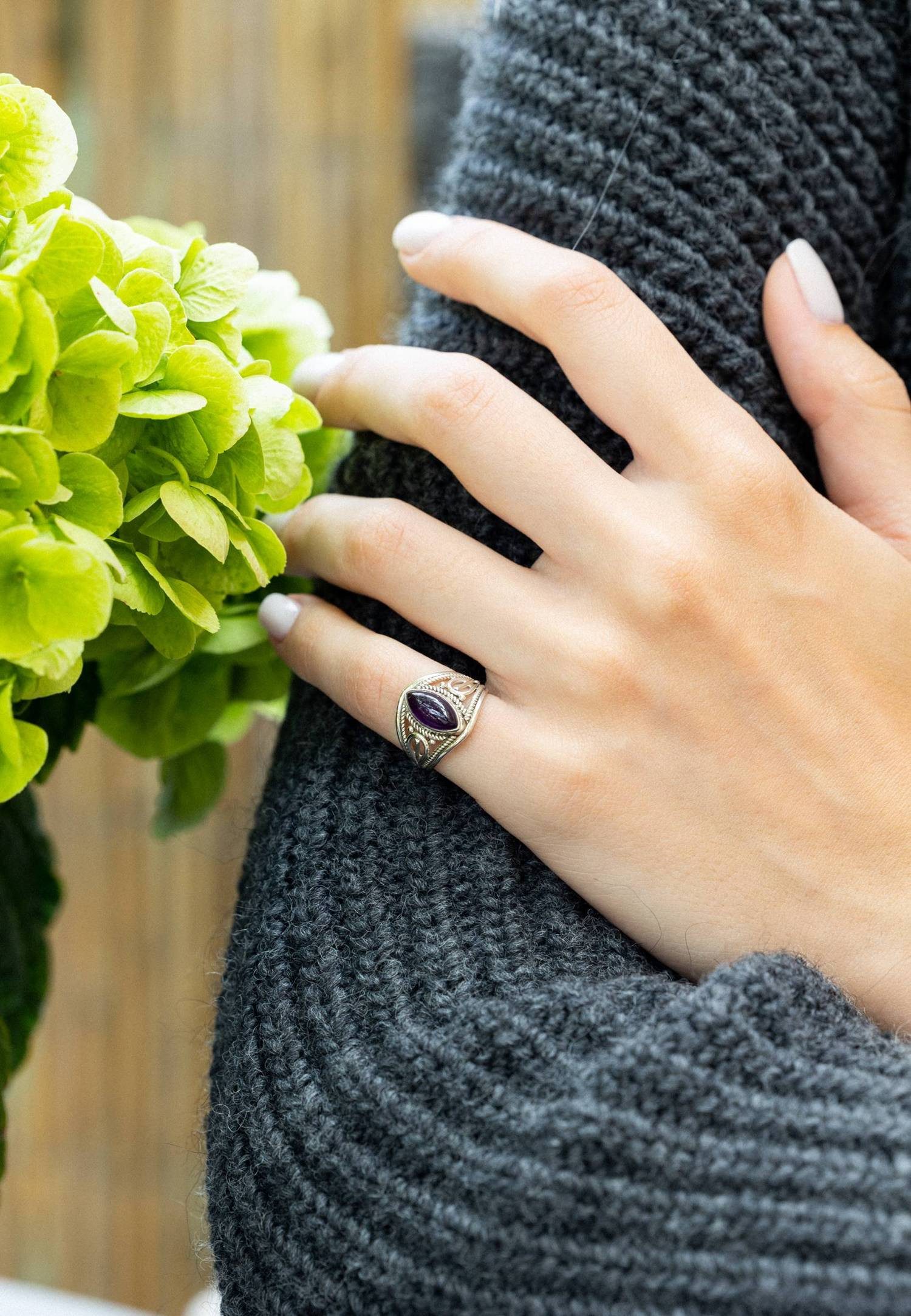mantraroma Silberring DAHAB Ellipse aus 925 Silber mit Amethyst (Ring mit Schmuckbeutel), Damenring aus 925er Silber