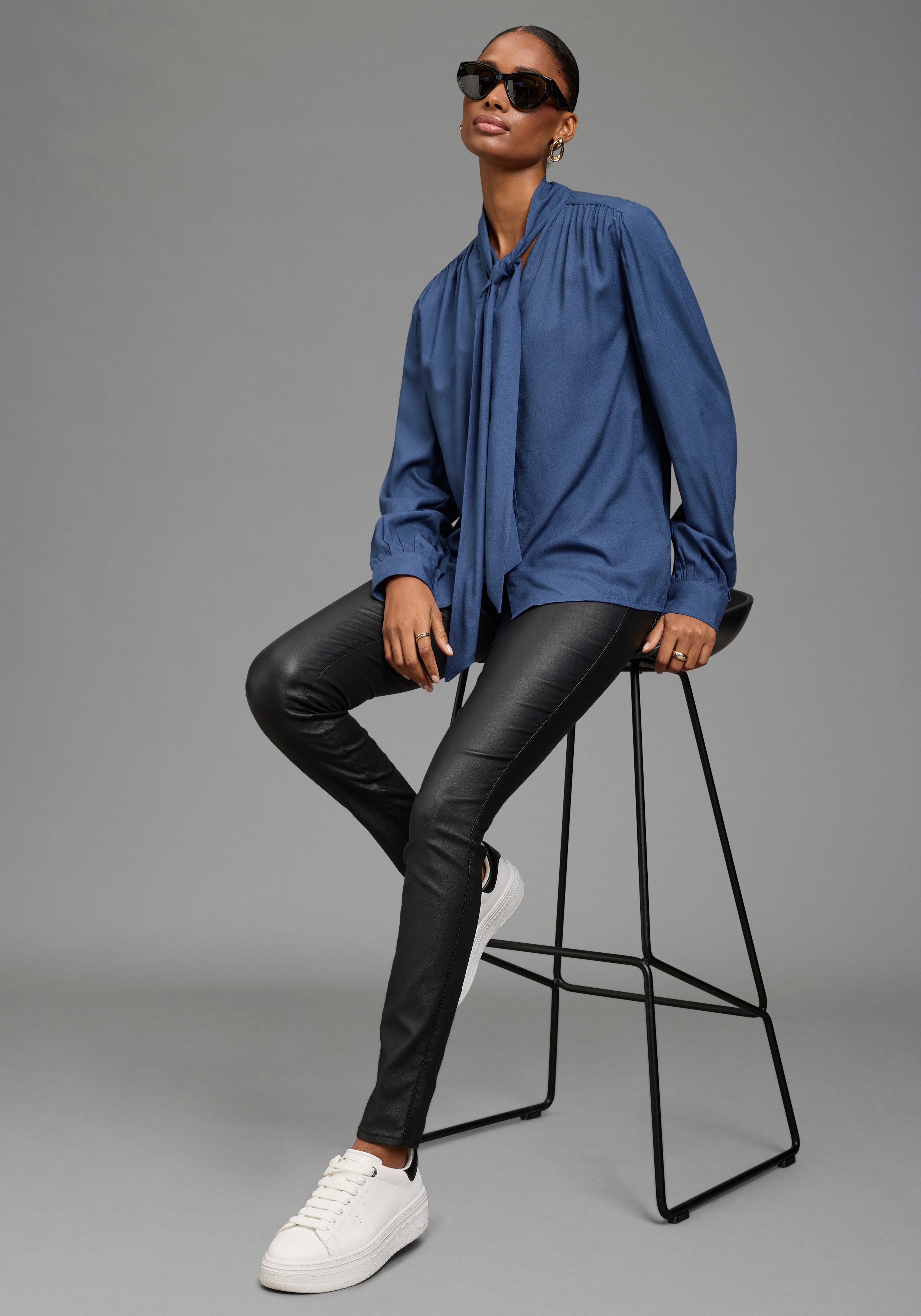 Zum Outfit 10