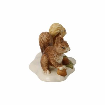 Goebel Weihnachtsfigur Eichhörnchen auf Futtersuche