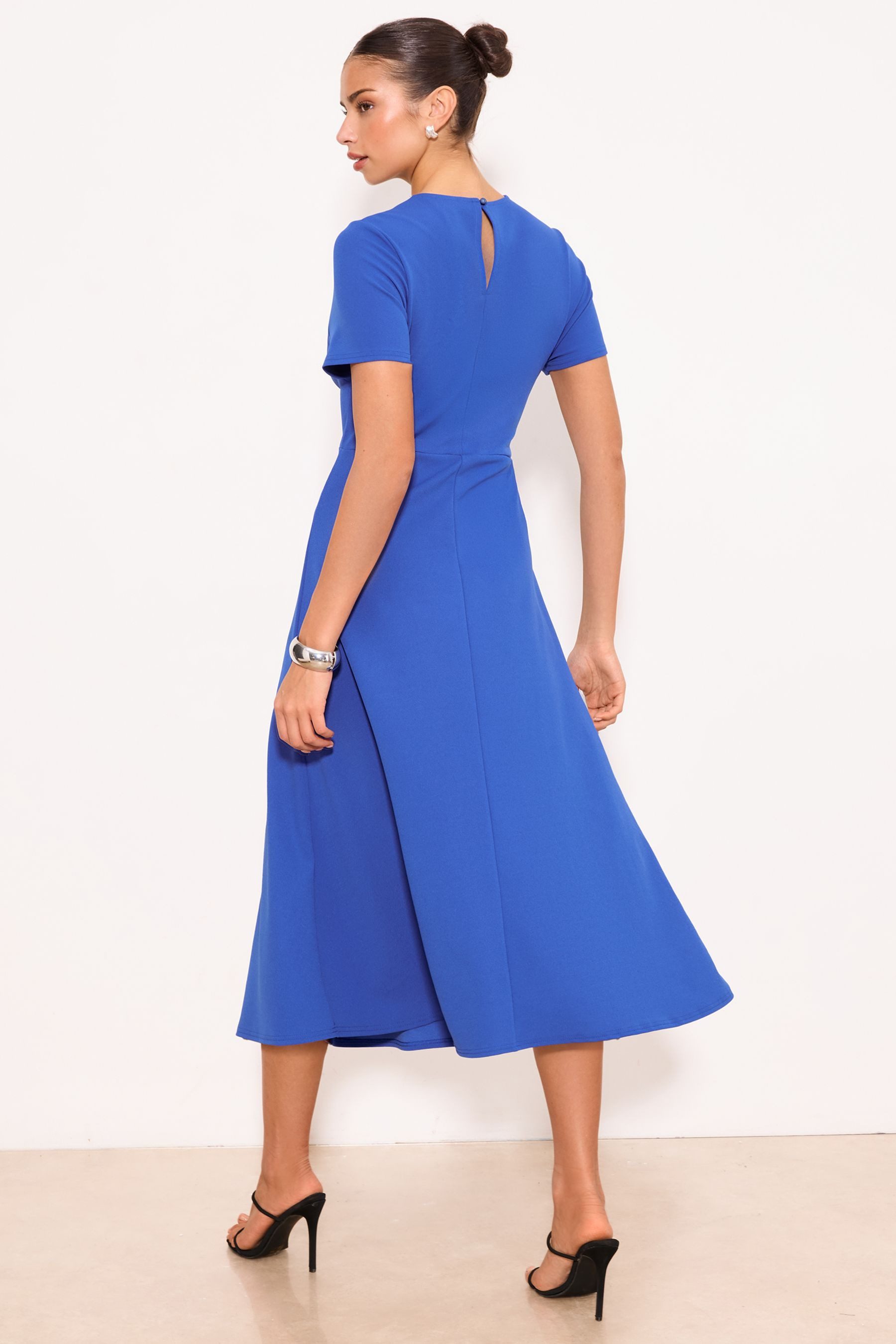 LIPSY Midikleid Lipsy Bodycon-Midikleid mit Schulterschlitz (1-tlg)