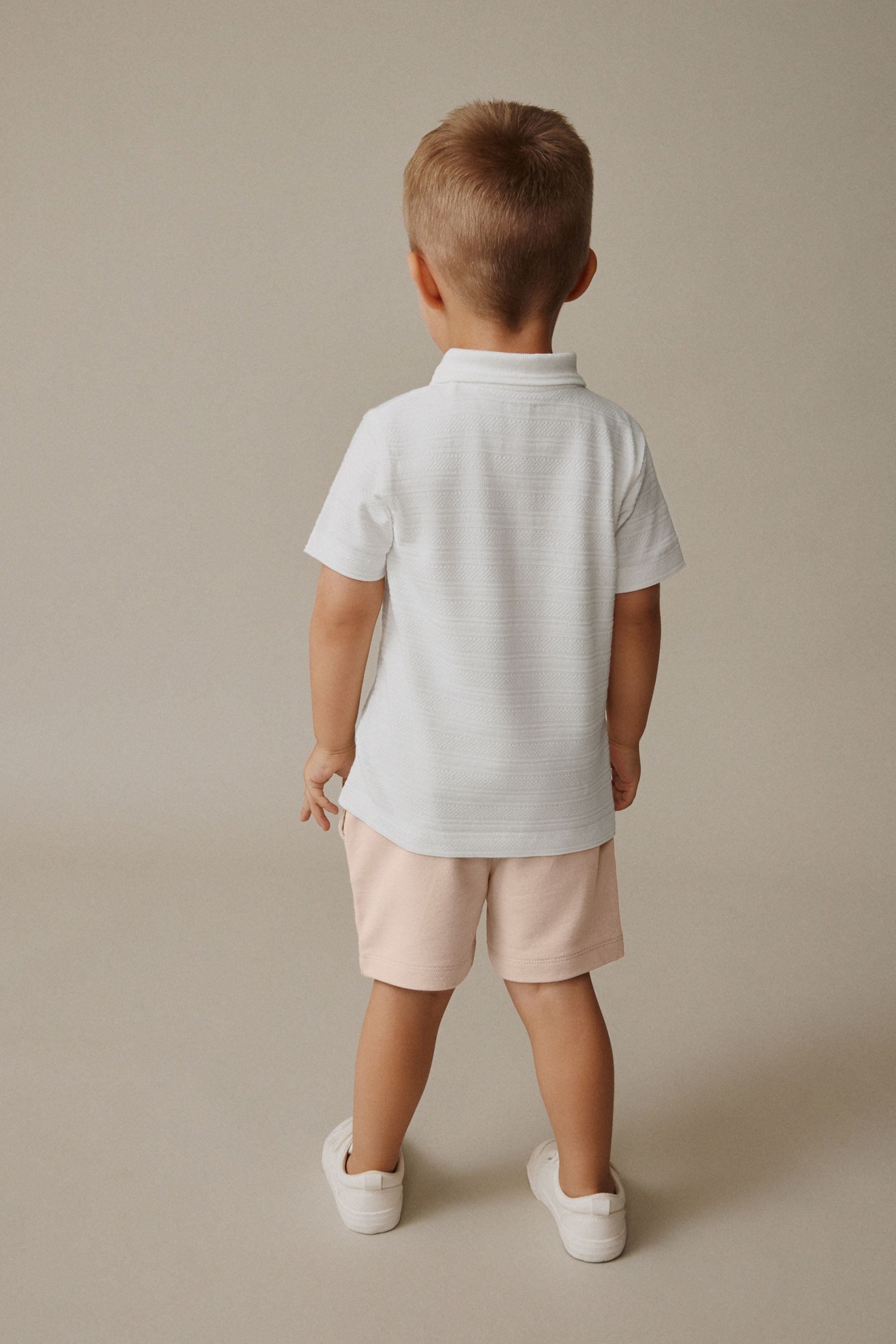 Next Shirt & Shorts Strukturiertes Kurzarm-Poloshirt und Shorts (2-tlg)